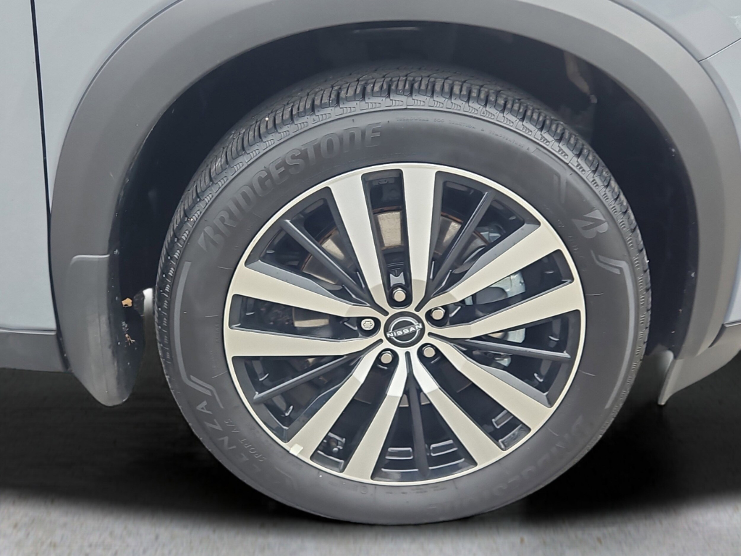 2025 Nissan Pathfinder Platinum photo 4