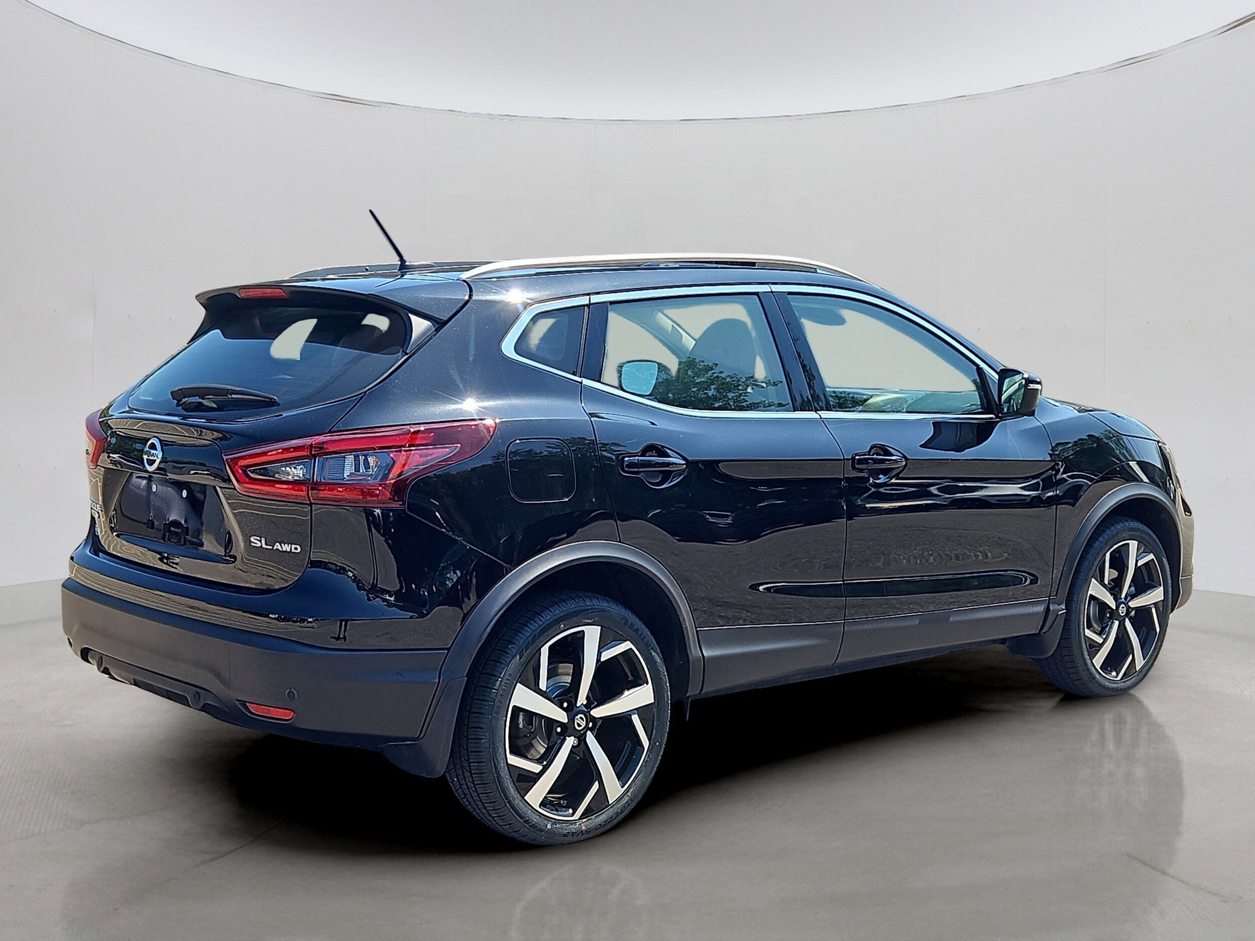 2022 Nissan Rogue Sport SL photo 2