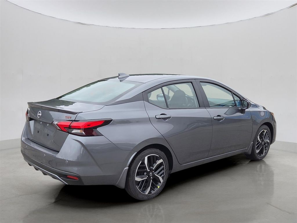 New 2025 Nissan Versa 1.6 SR Sedan
