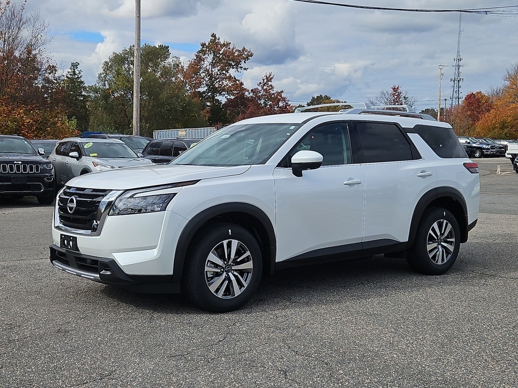 New 2025 Nissan Pathfinder SL 4WD