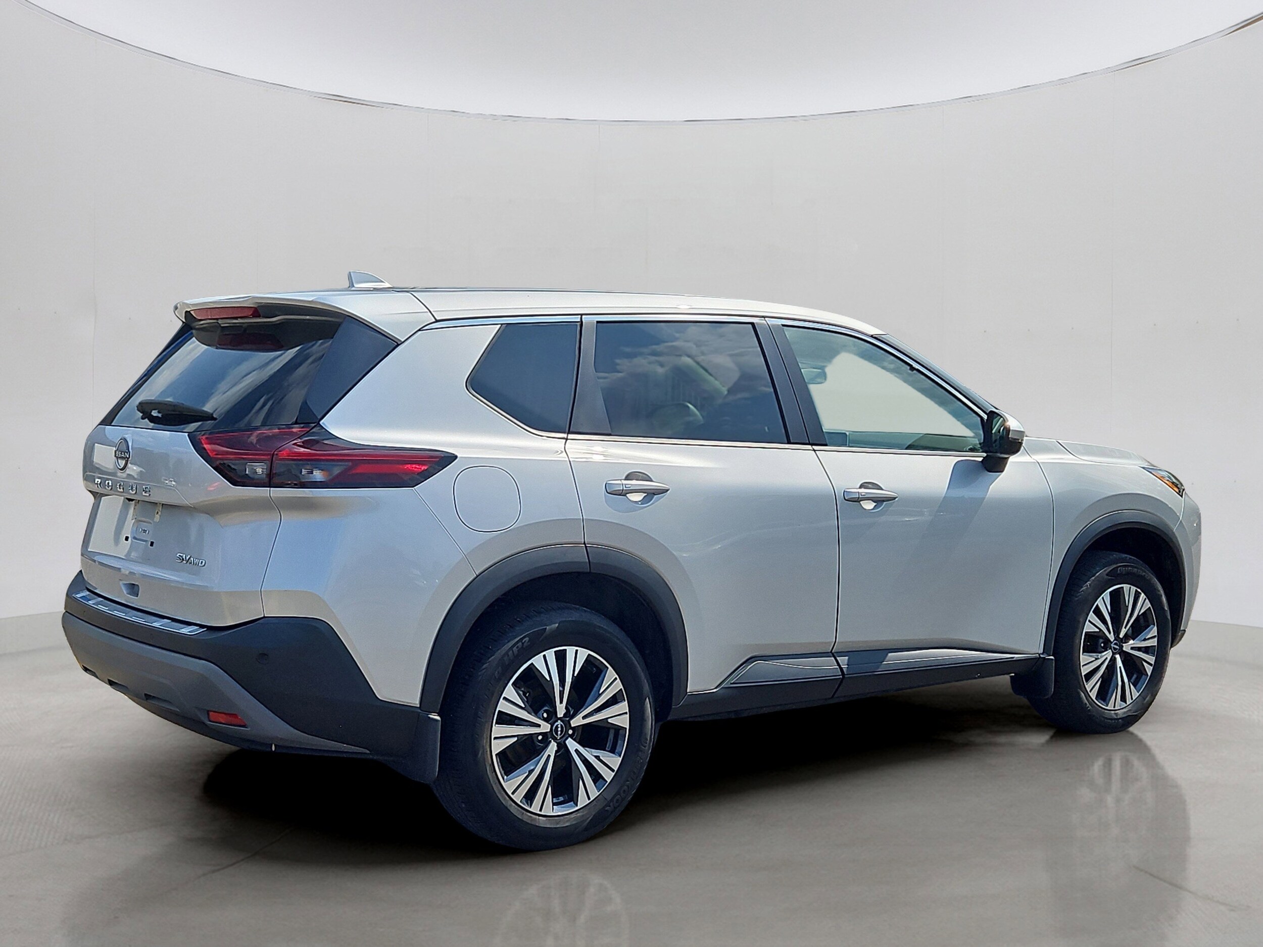 2022 Nissan Rogue SV photo 2