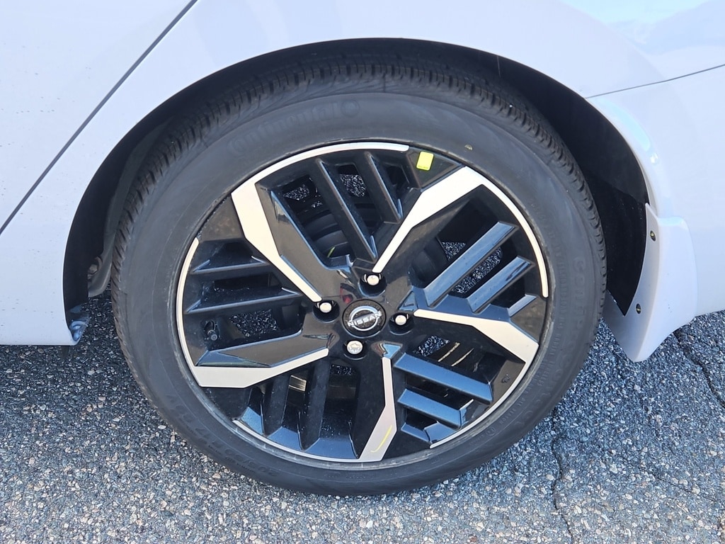 New 2025 Nissan Versa 1.6 SR Sedan