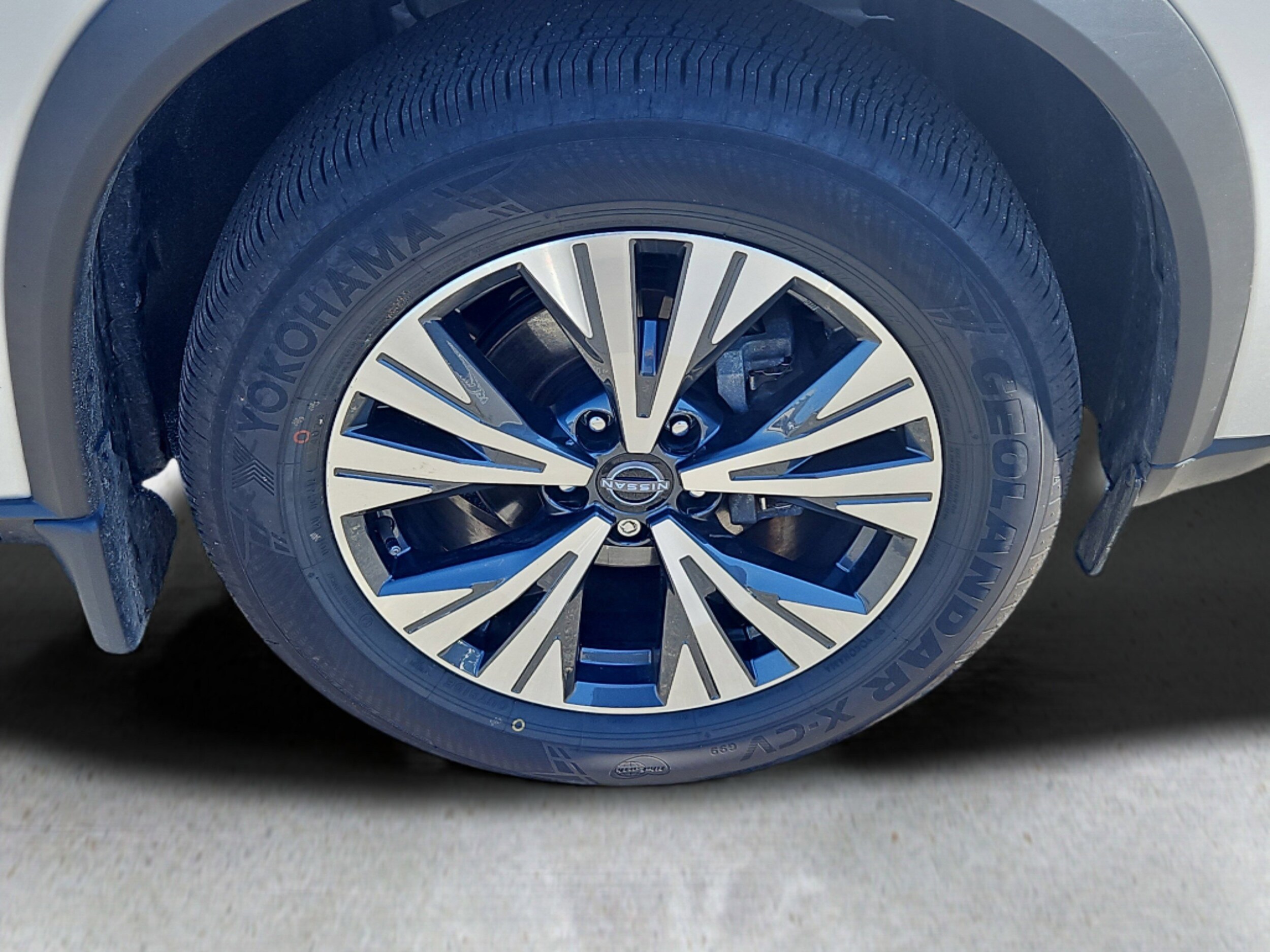 2023 Nissan Rogue SV photo 4