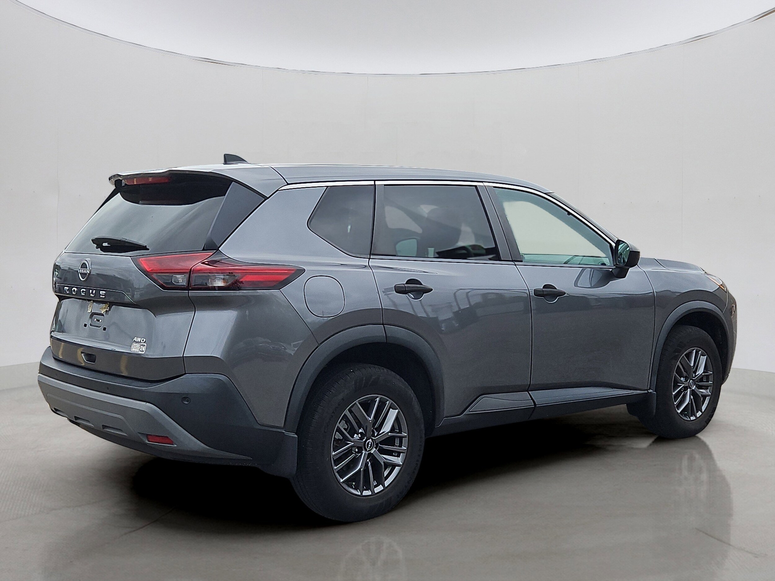 2022 Nissan Rogue S photo 2