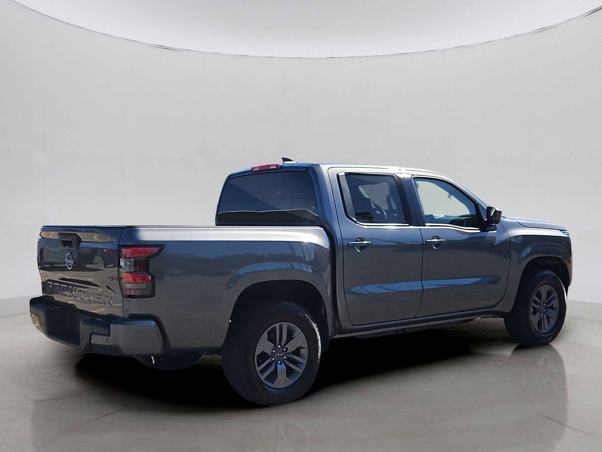 2025 Nissan Frontier SV photo 3