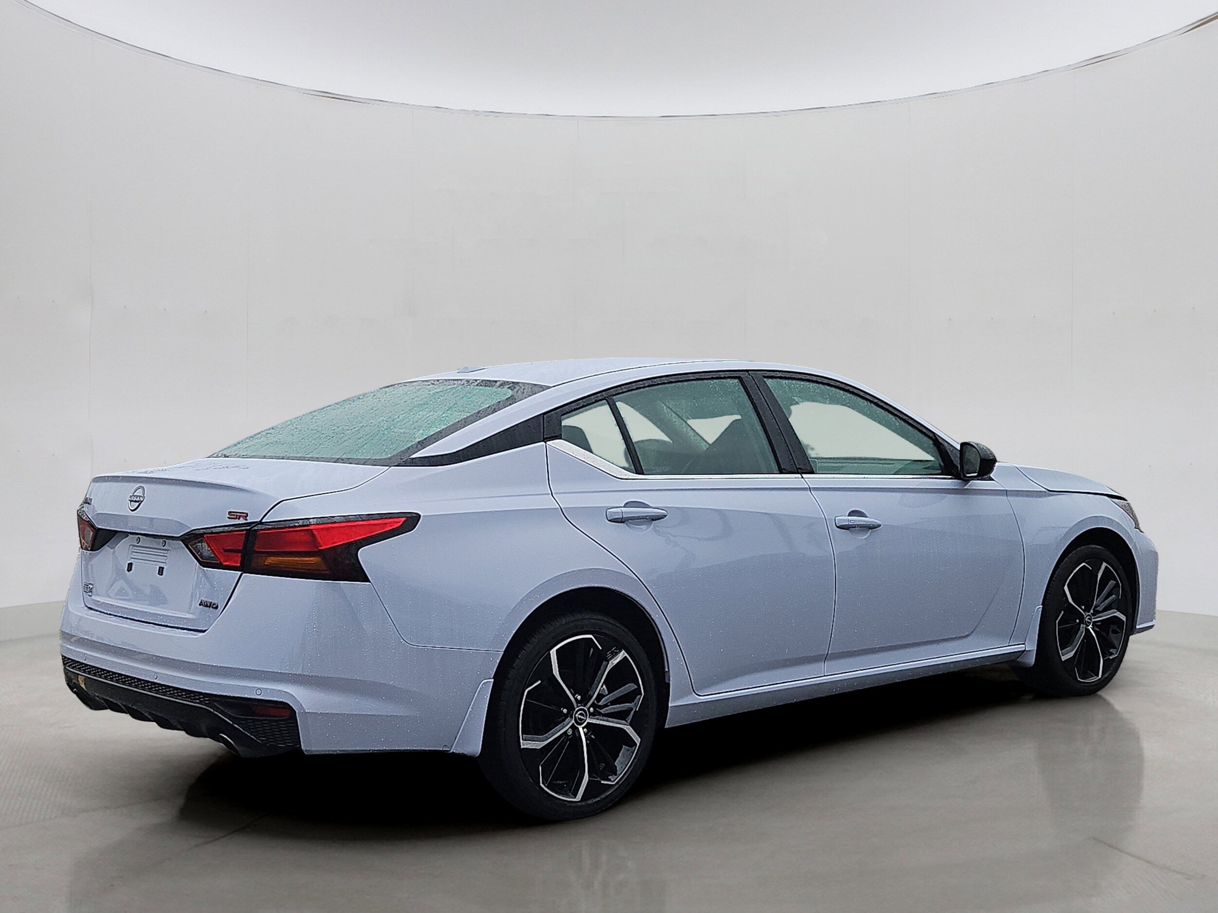 2025 Nissan Altima SR photo 3