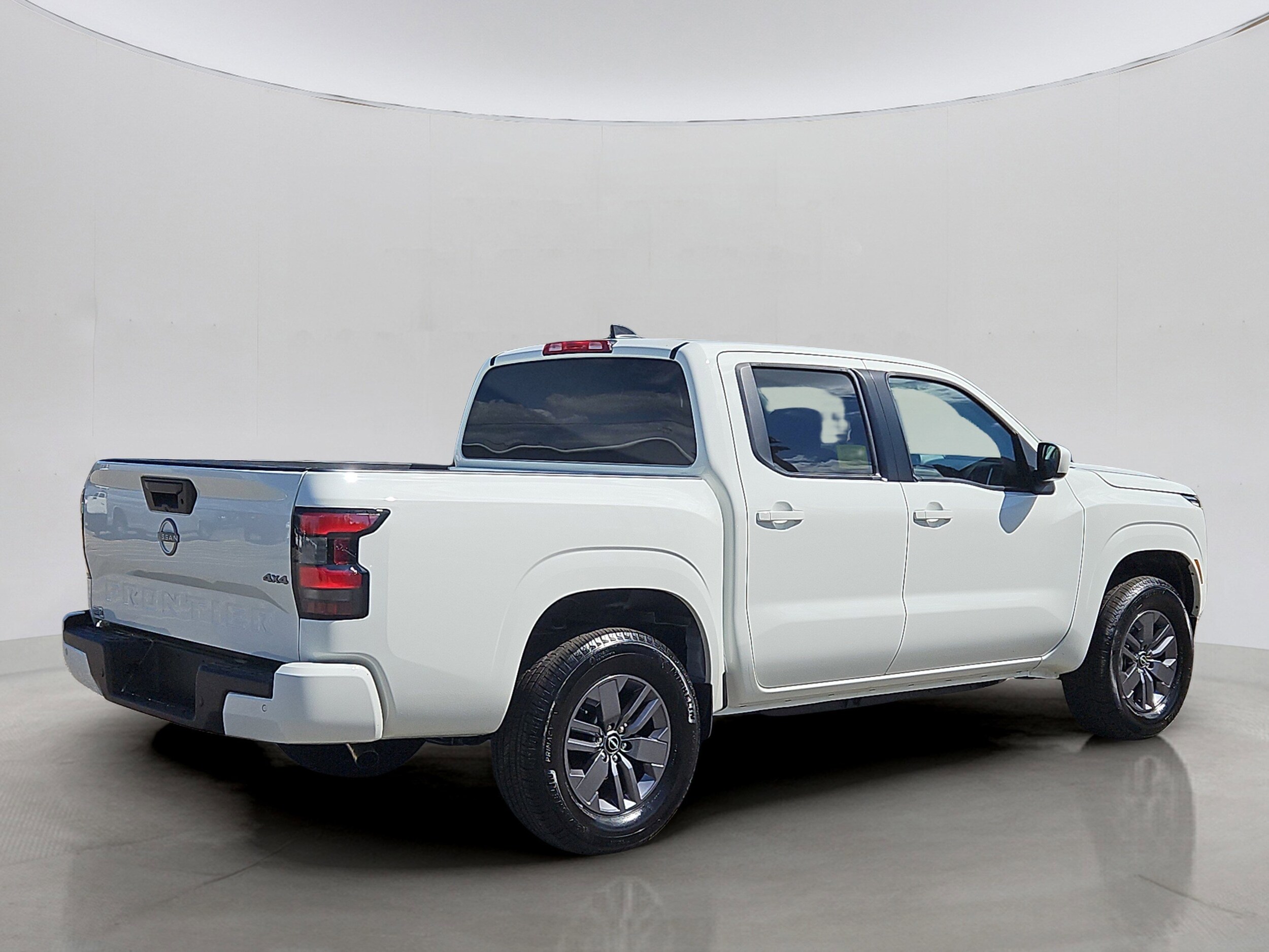 2025 Nissan Frontier SV photo 3