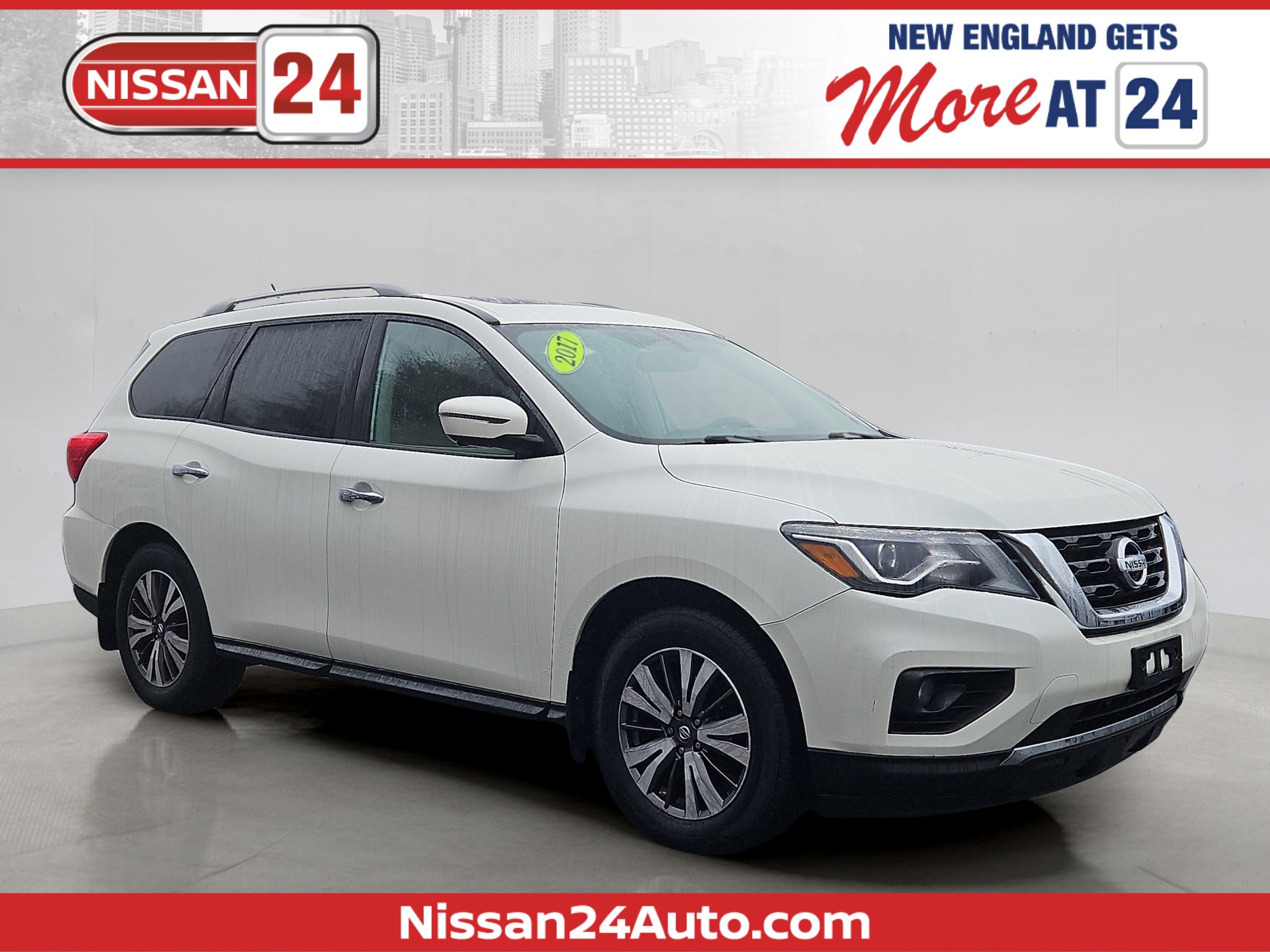 2017 Nissan Pathfinder SL's photo