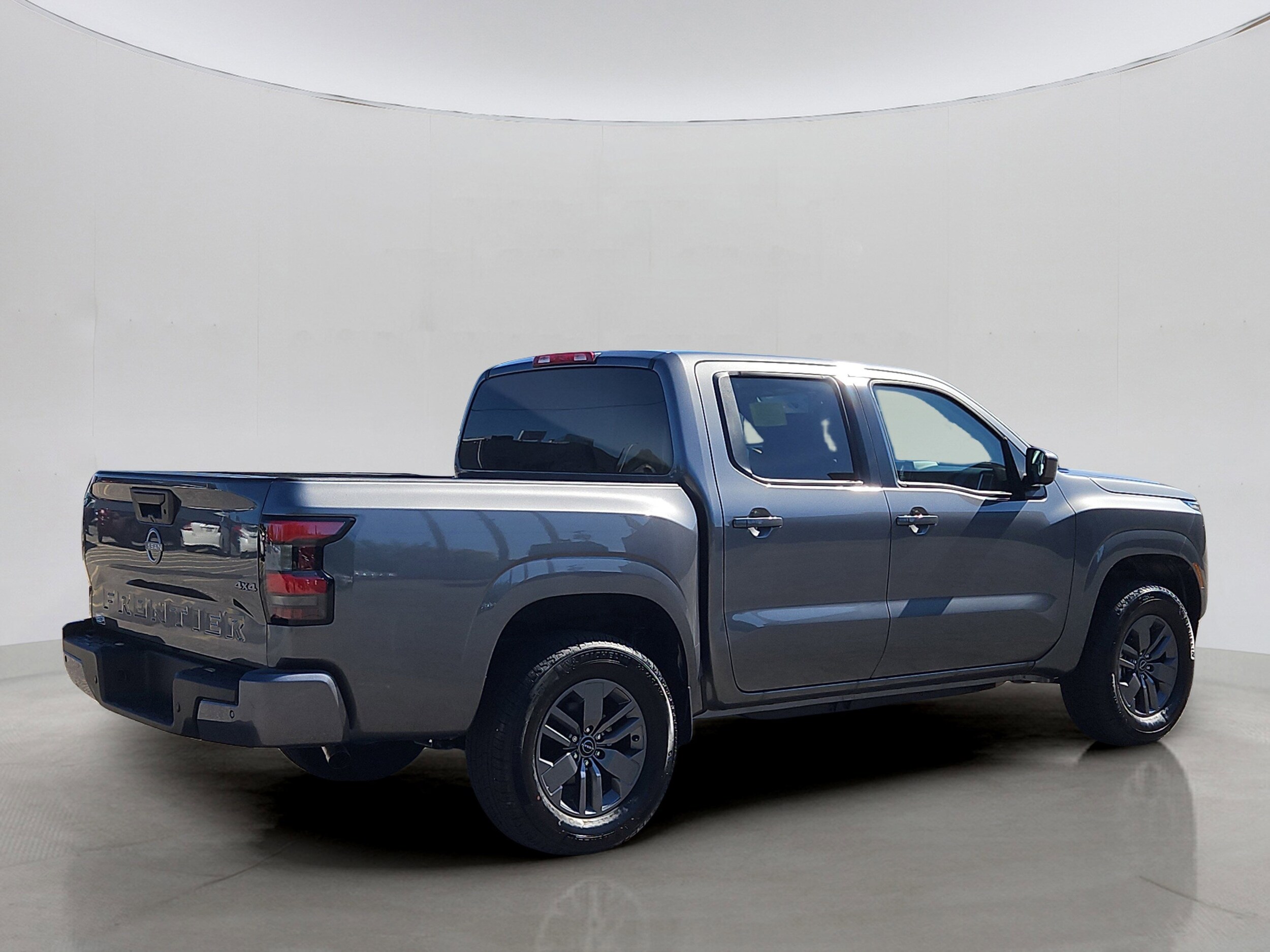 2025 Nissan Frontier SV photo 3