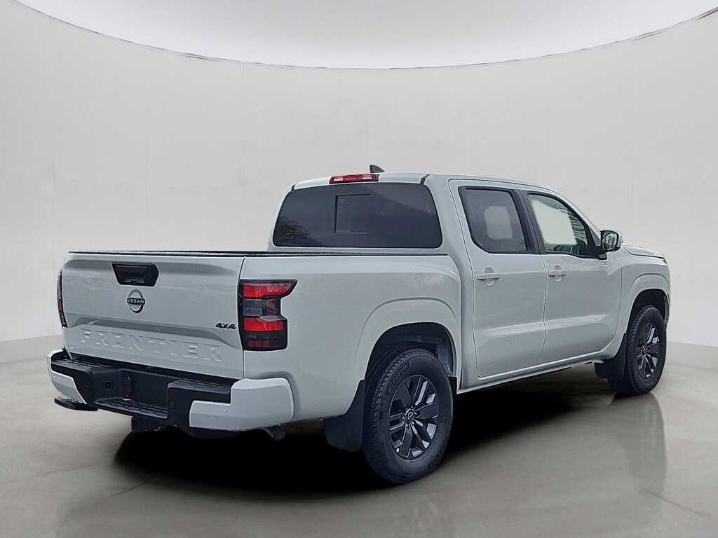 2026 Nissan Frontier Crew Cab SV photo 3