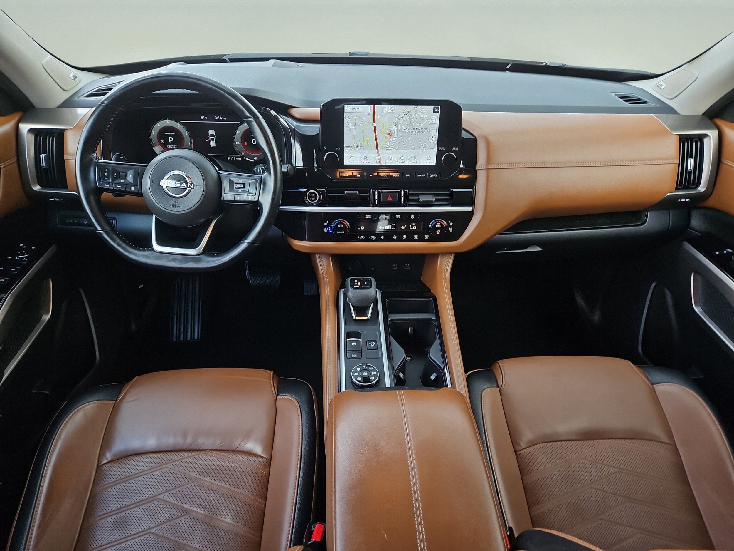 2023 Nissan Pathfinder Platinum photo 2
