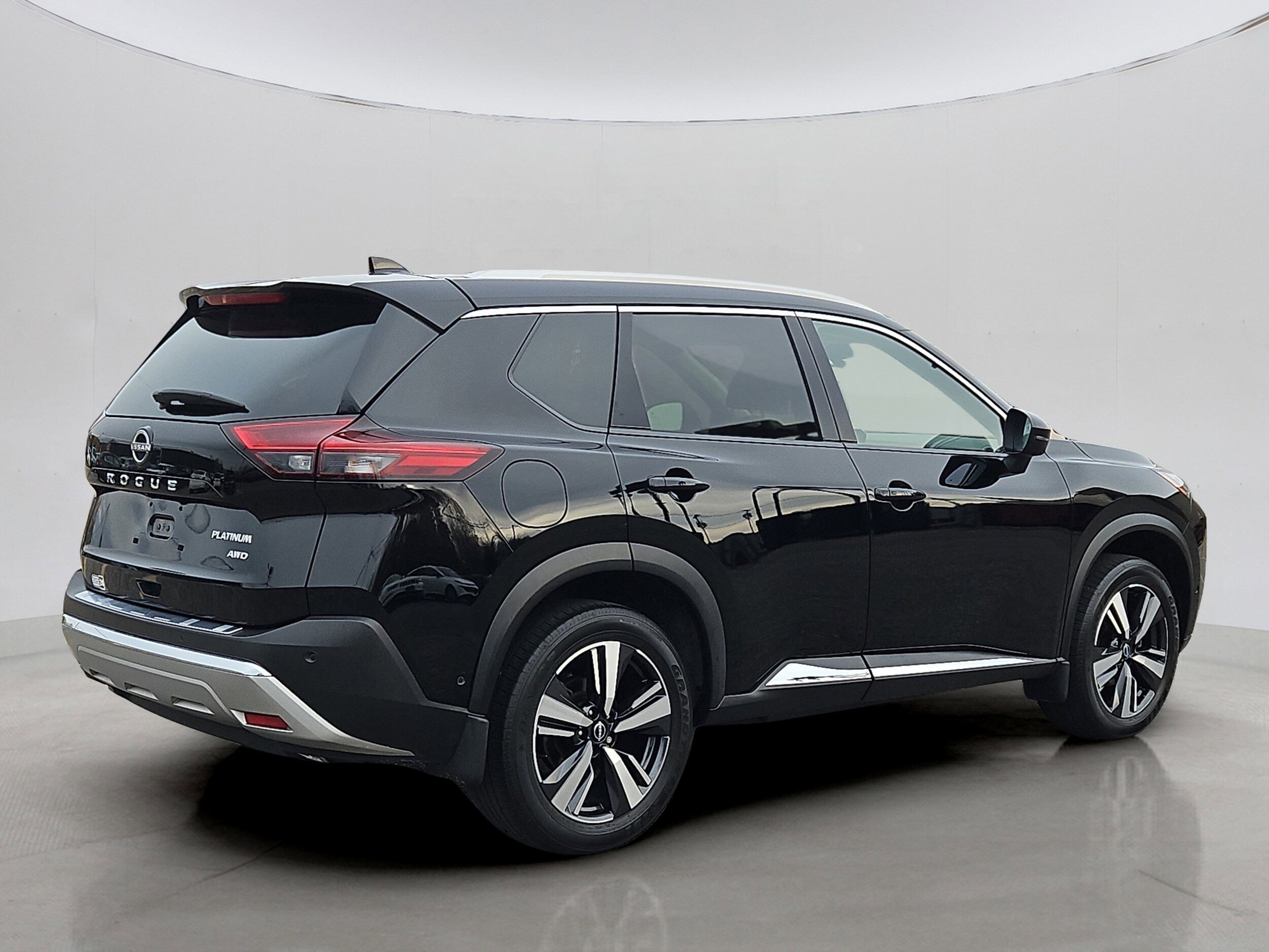 2023 Nissan Rogue Platinum photo 2