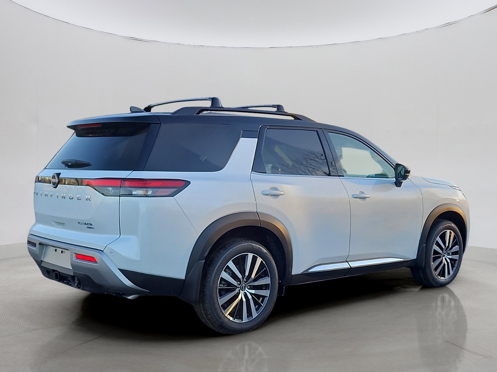 2025 Nissan Pathfinder Platinum photo 2