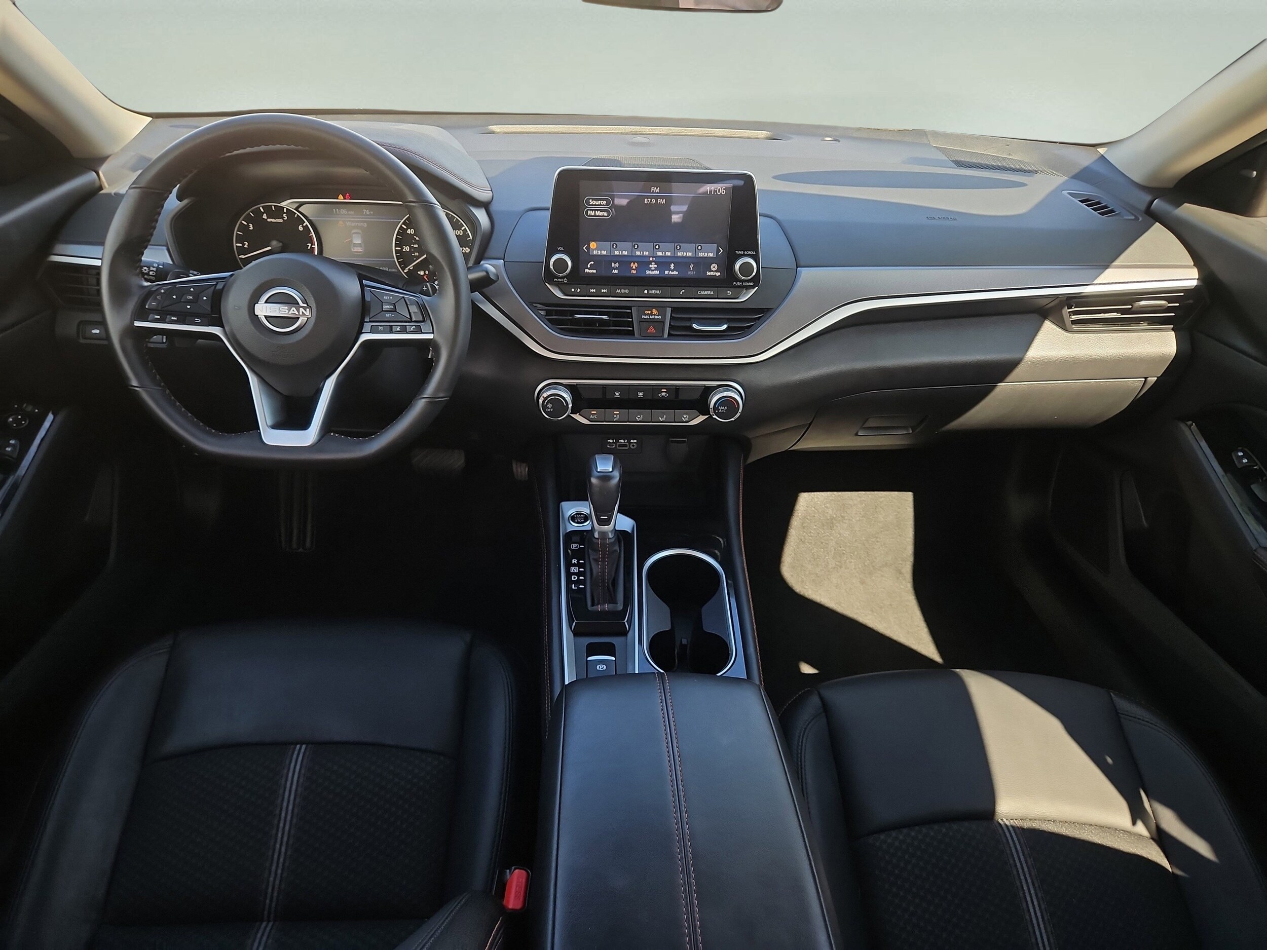 2025 Nissan Altima SR photo 2