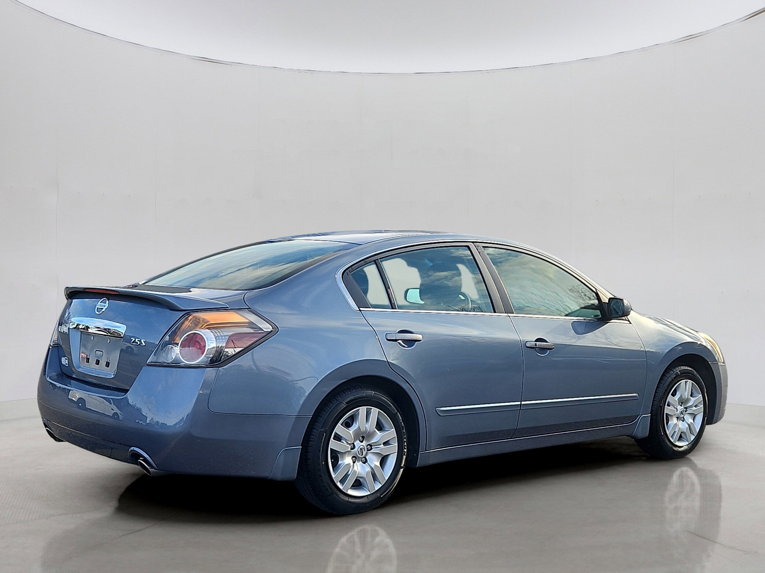 2010 Nissan Altima 2.5 S photo 3