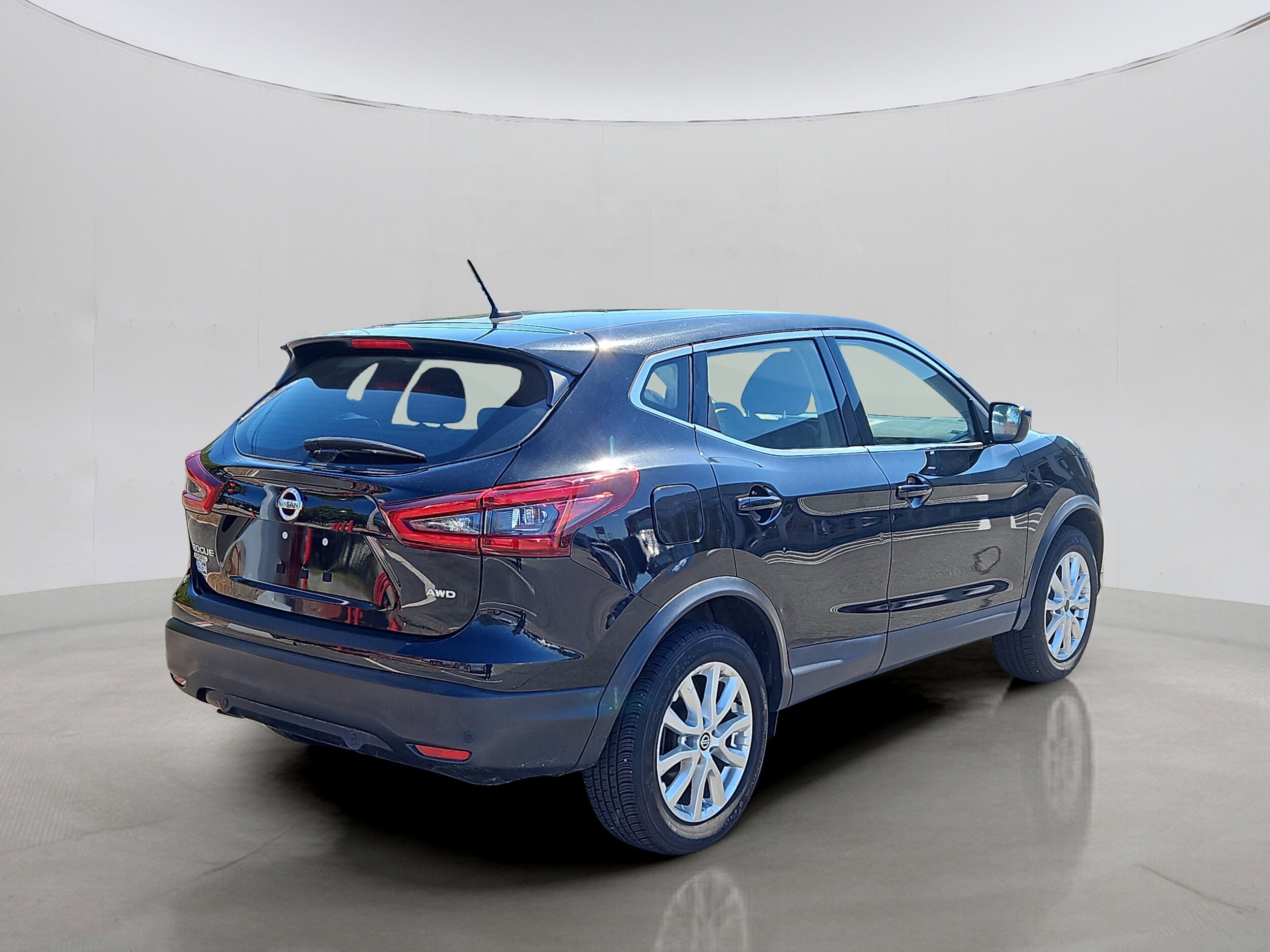 2021 Nissan Rogue Sport S photo 3