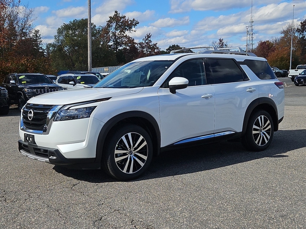 New 2025 Nissan Pathfinder Platinum 4WD SUV