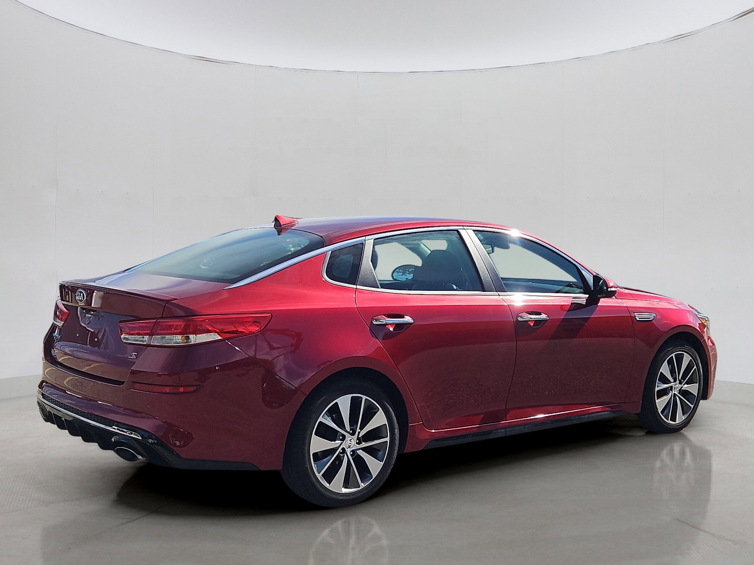 2019 Kia Optima S photo 3