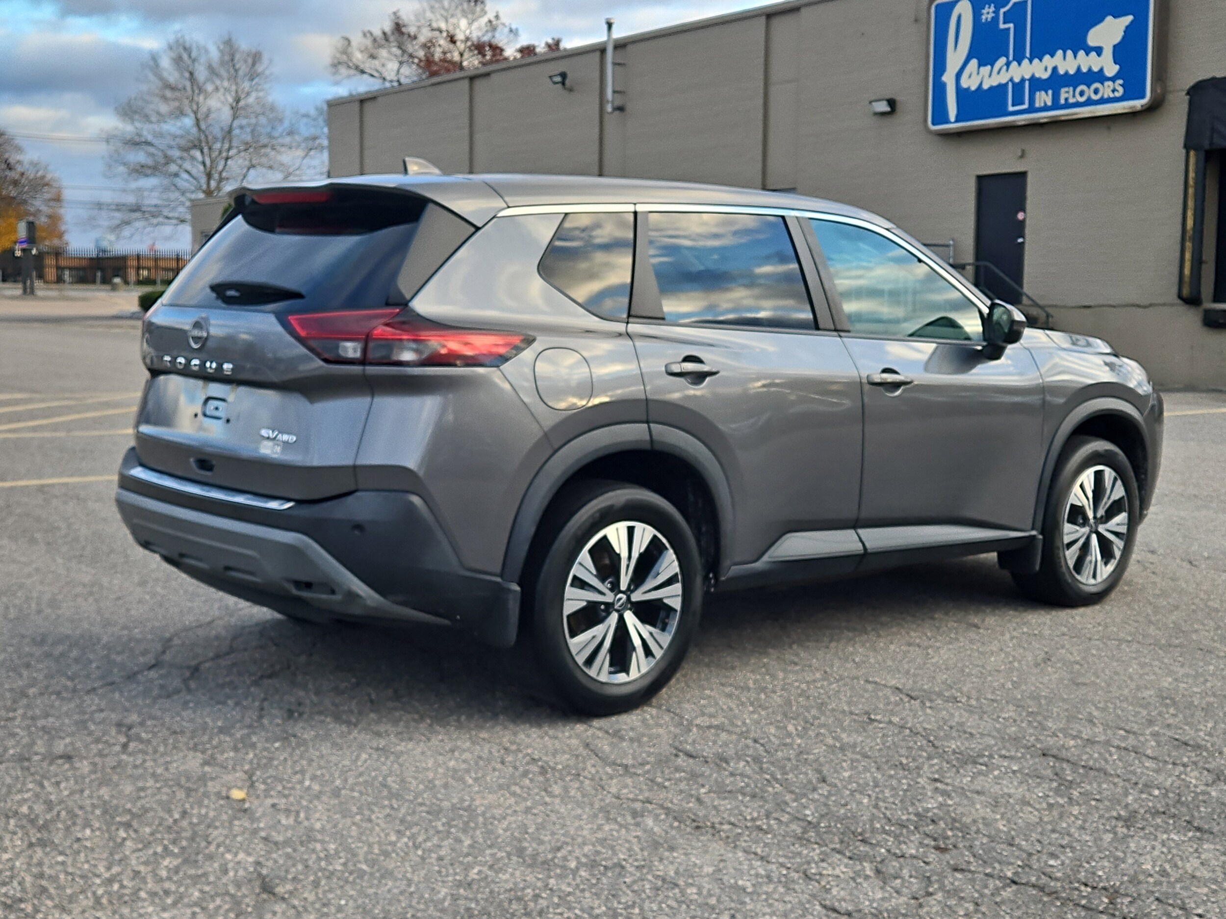 2022 Nissan Rogue SV photo 3