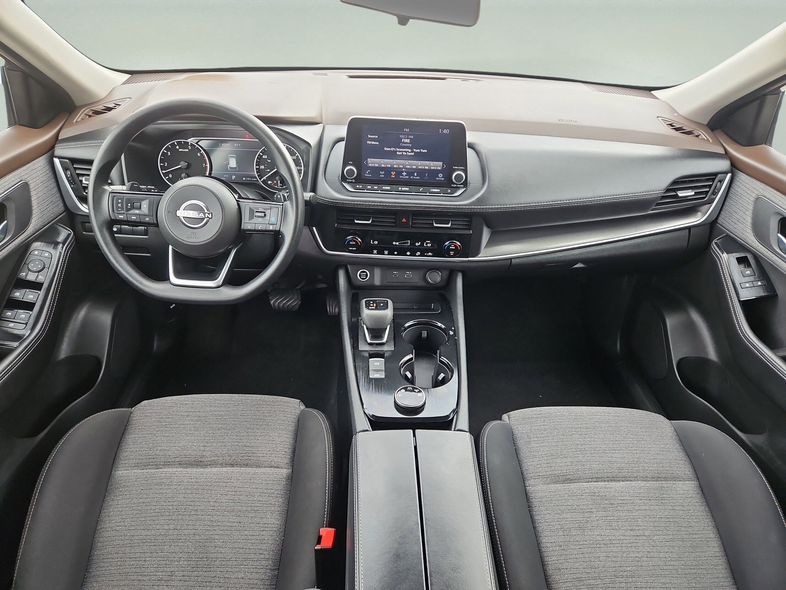 2023 Nissan Rogue SV photo 2