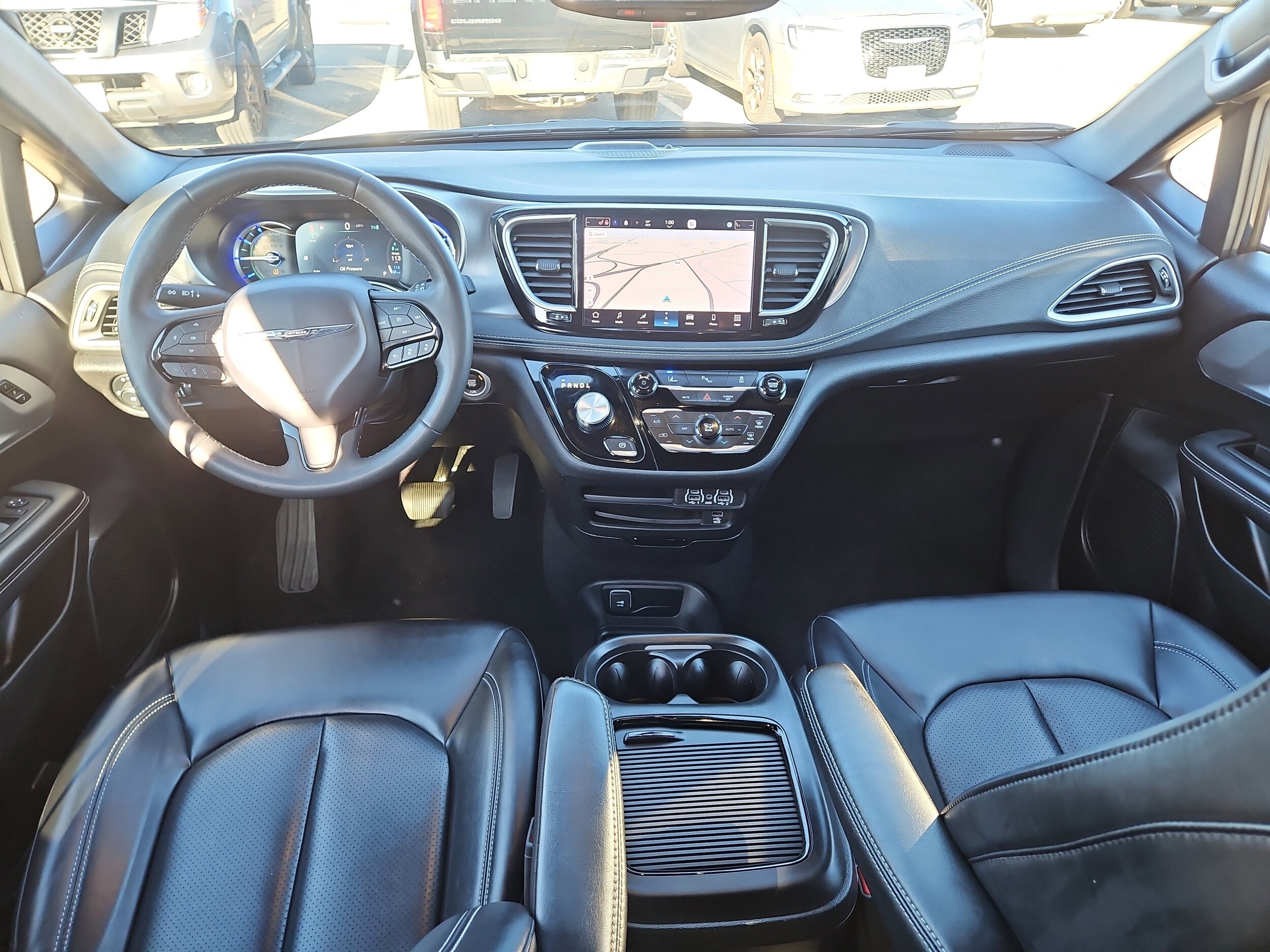 2023 Chrysler Pacifica Hybrid Touring L photo 2