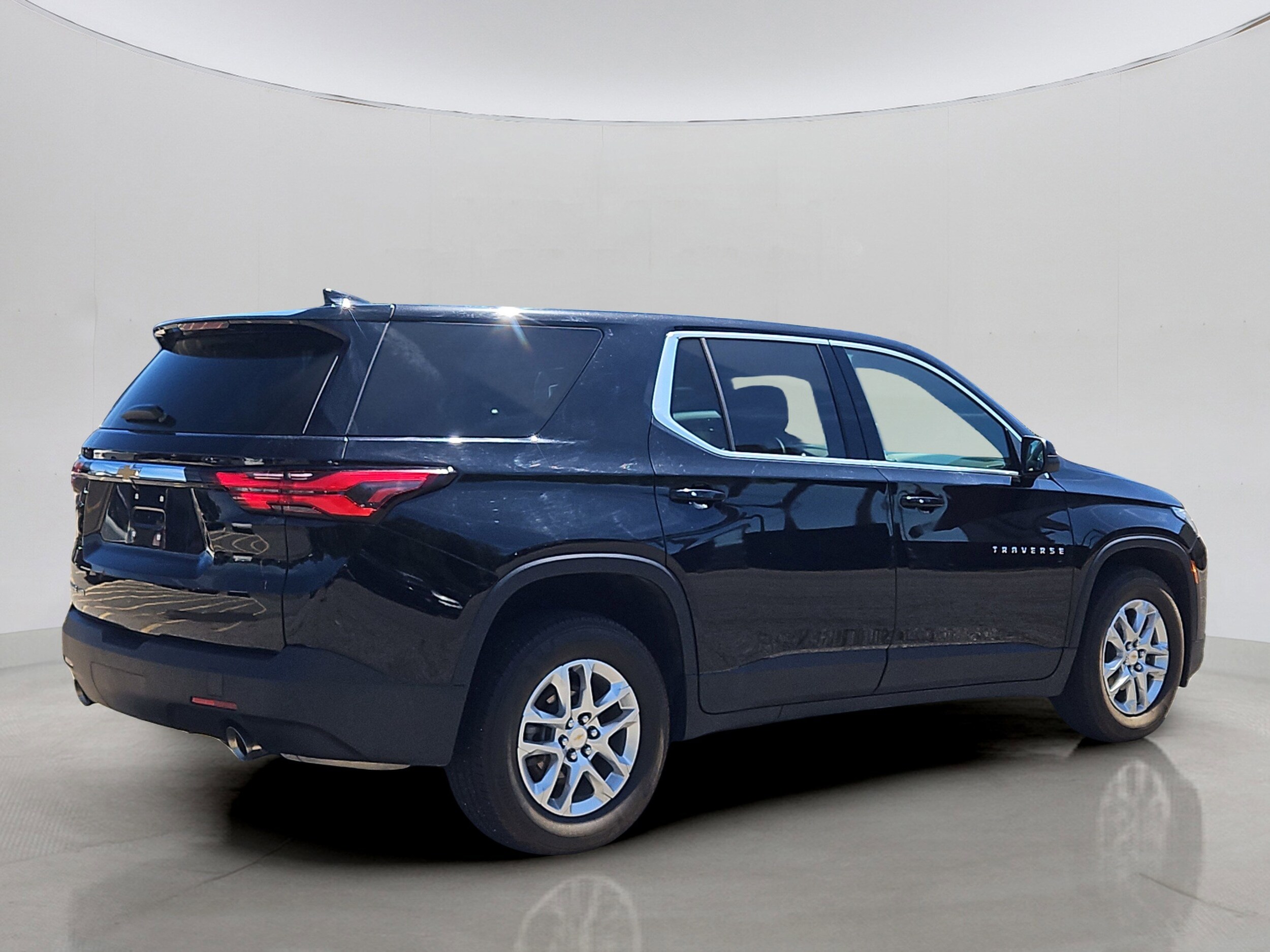 2022 Chevrolet Traverse 1LS photo 3