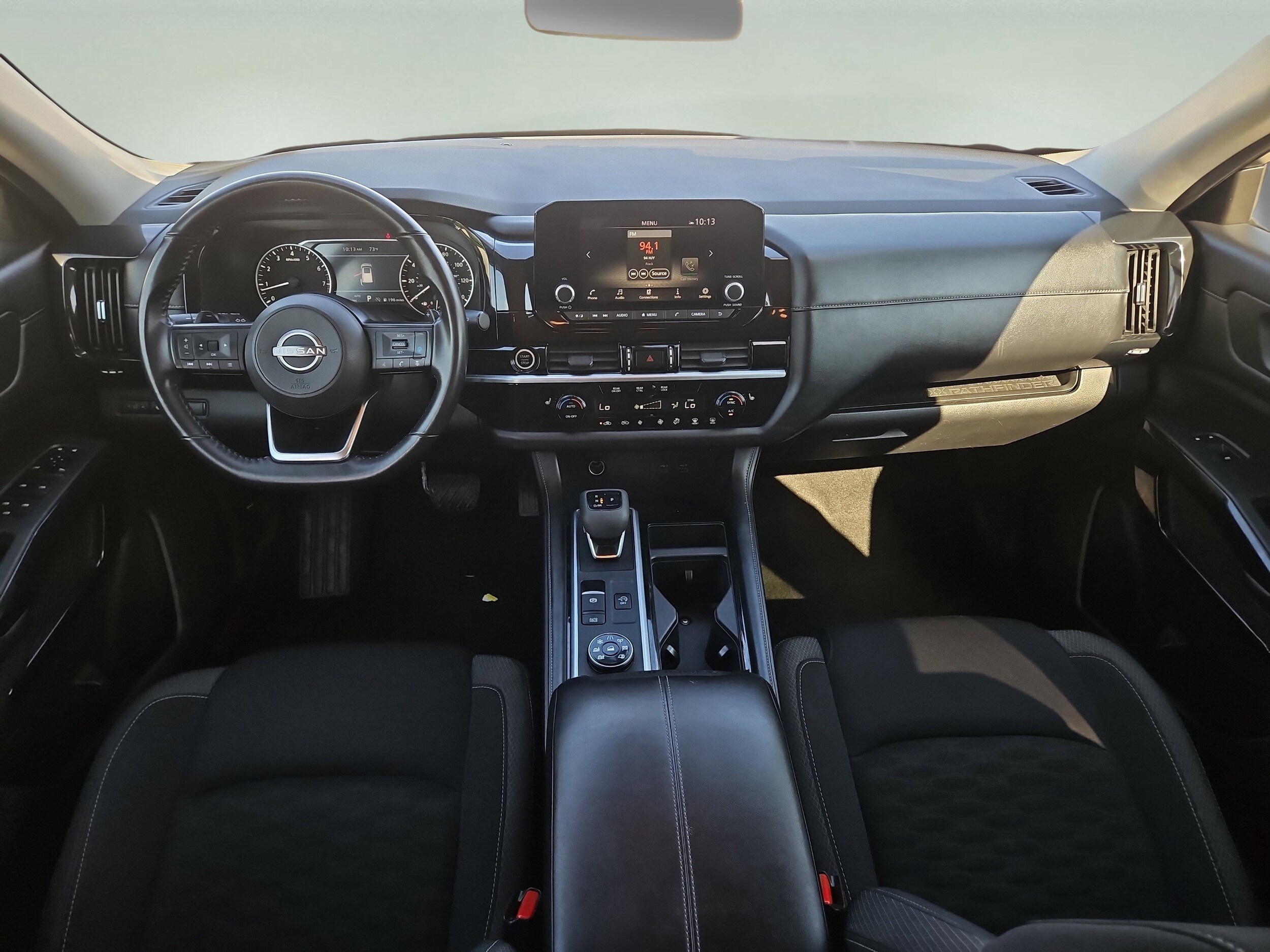 2024 Nissan Pathfinder SV photo 2