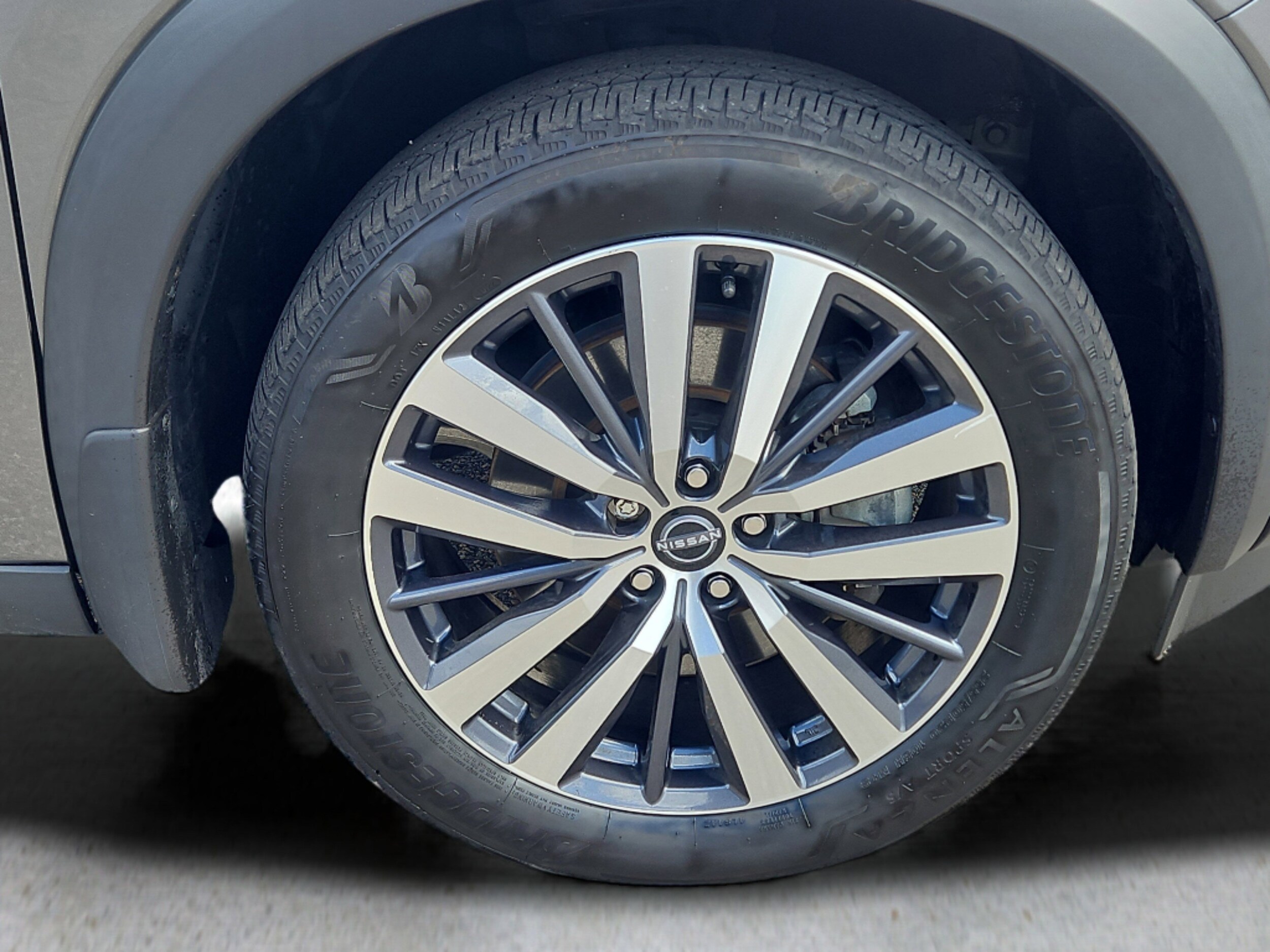 2022 Nissan Pathfinder Platinum photo 4