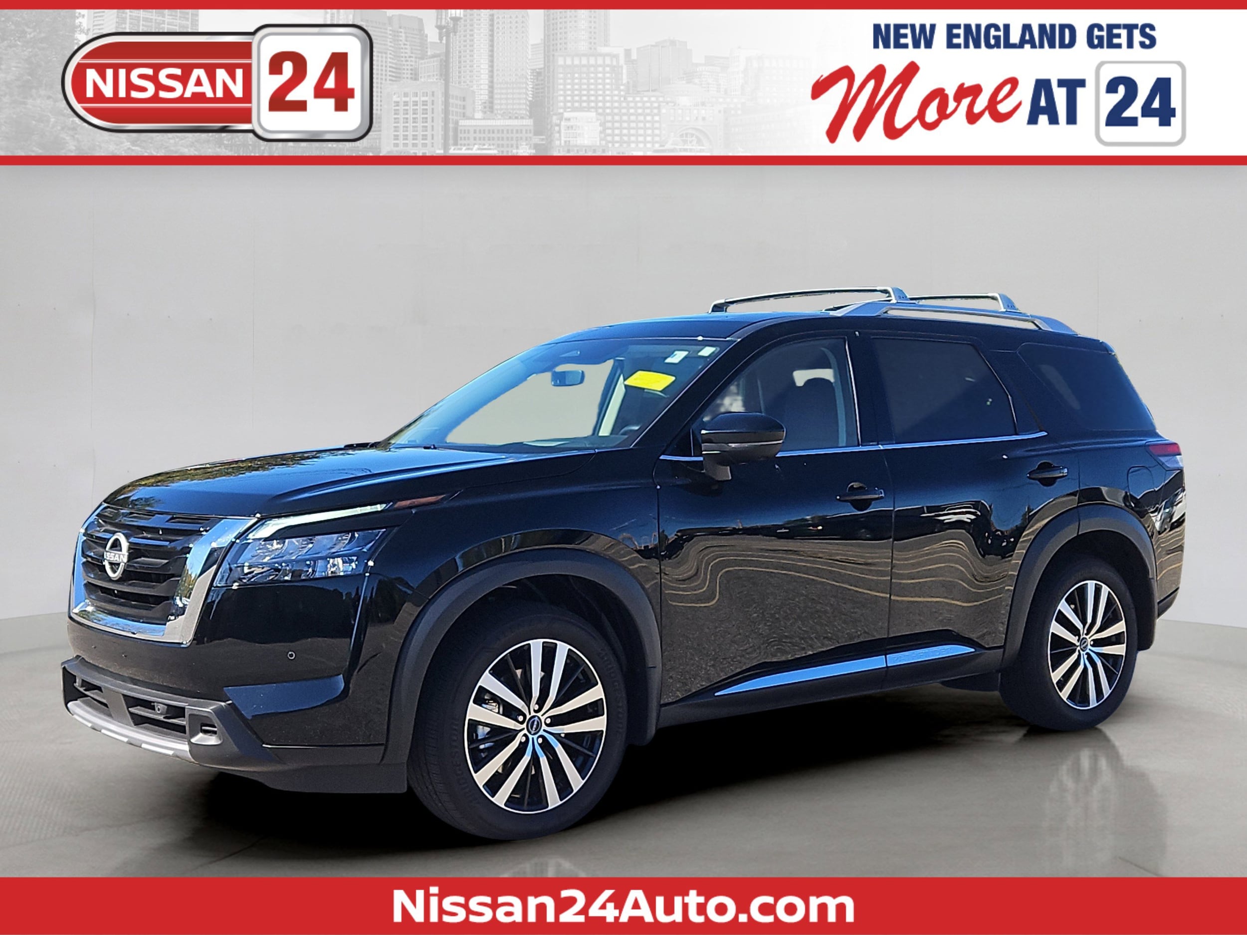 2025 Nissan Pathfinder Platinum's photo