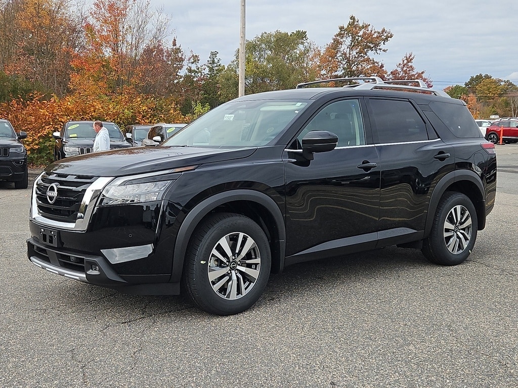 New 2025 Nissan Pathfinder SL 4WD