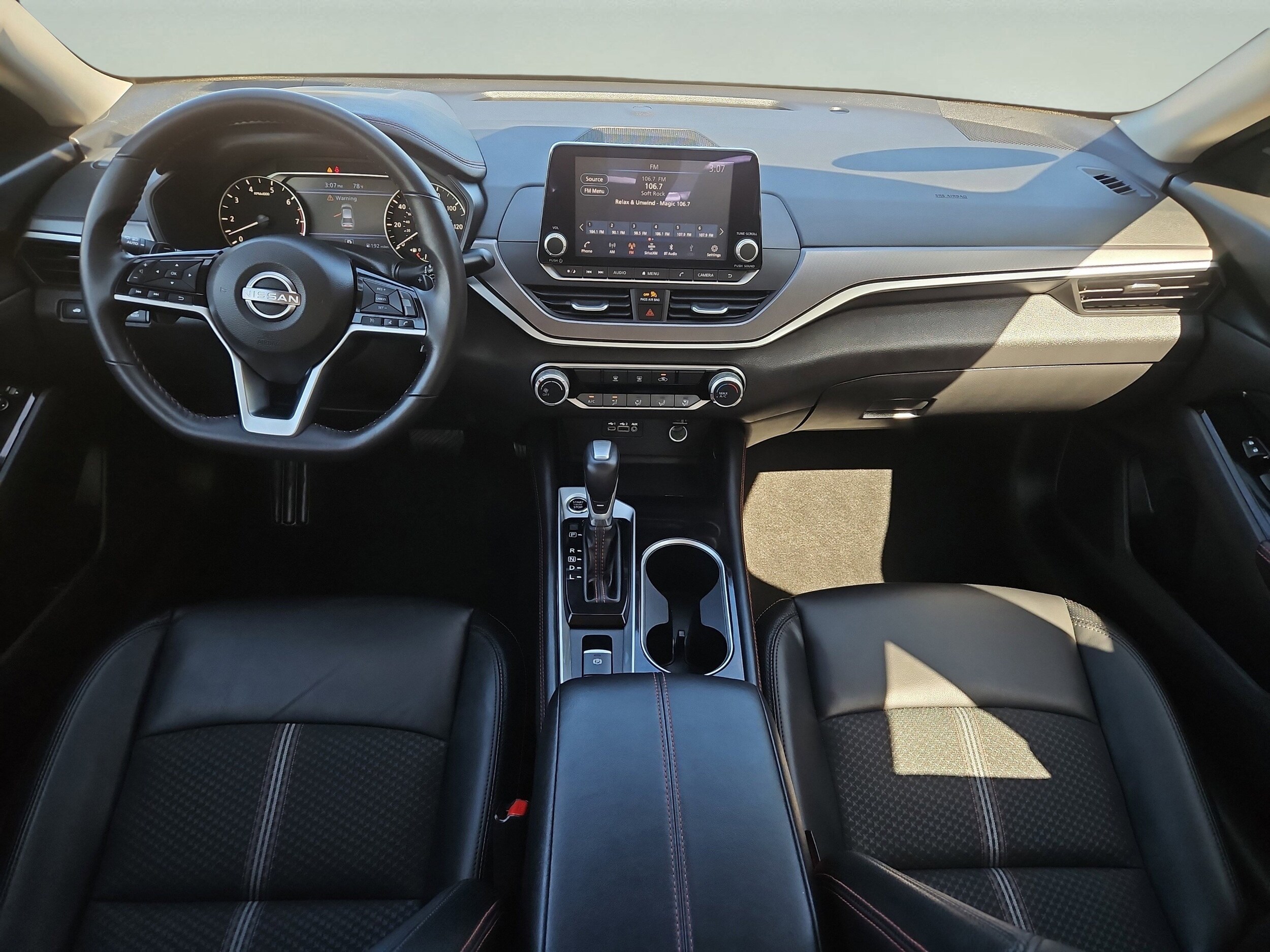 2025 Nissan Altima SR photo 2