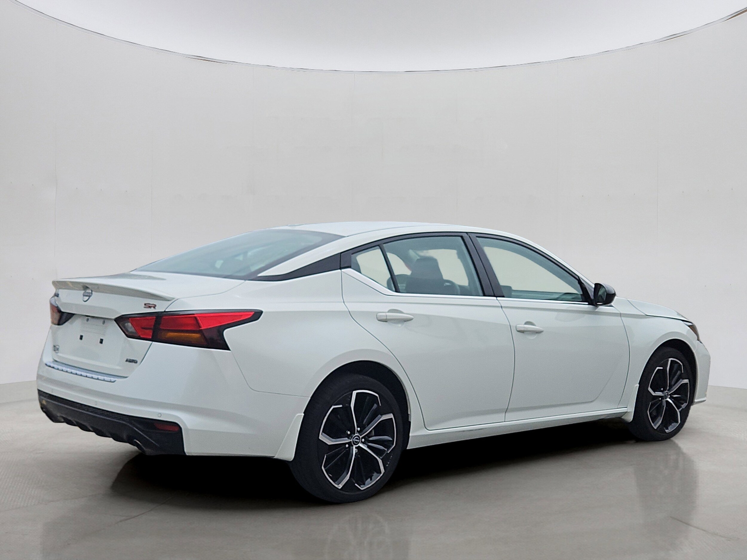 2023 Nissan Altima 2.5 SR photo 2