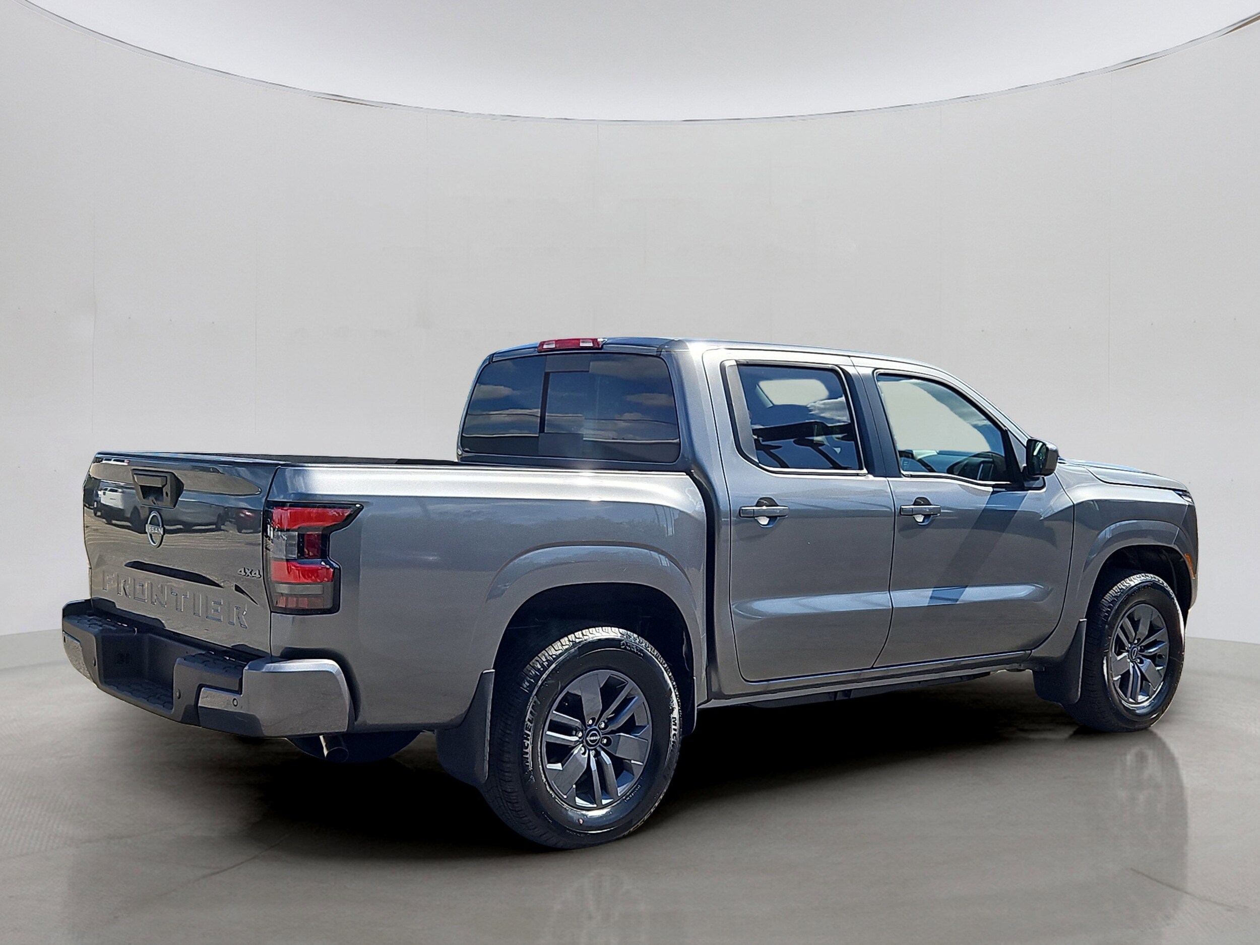 2025 Nissan Frontier SV photo 3