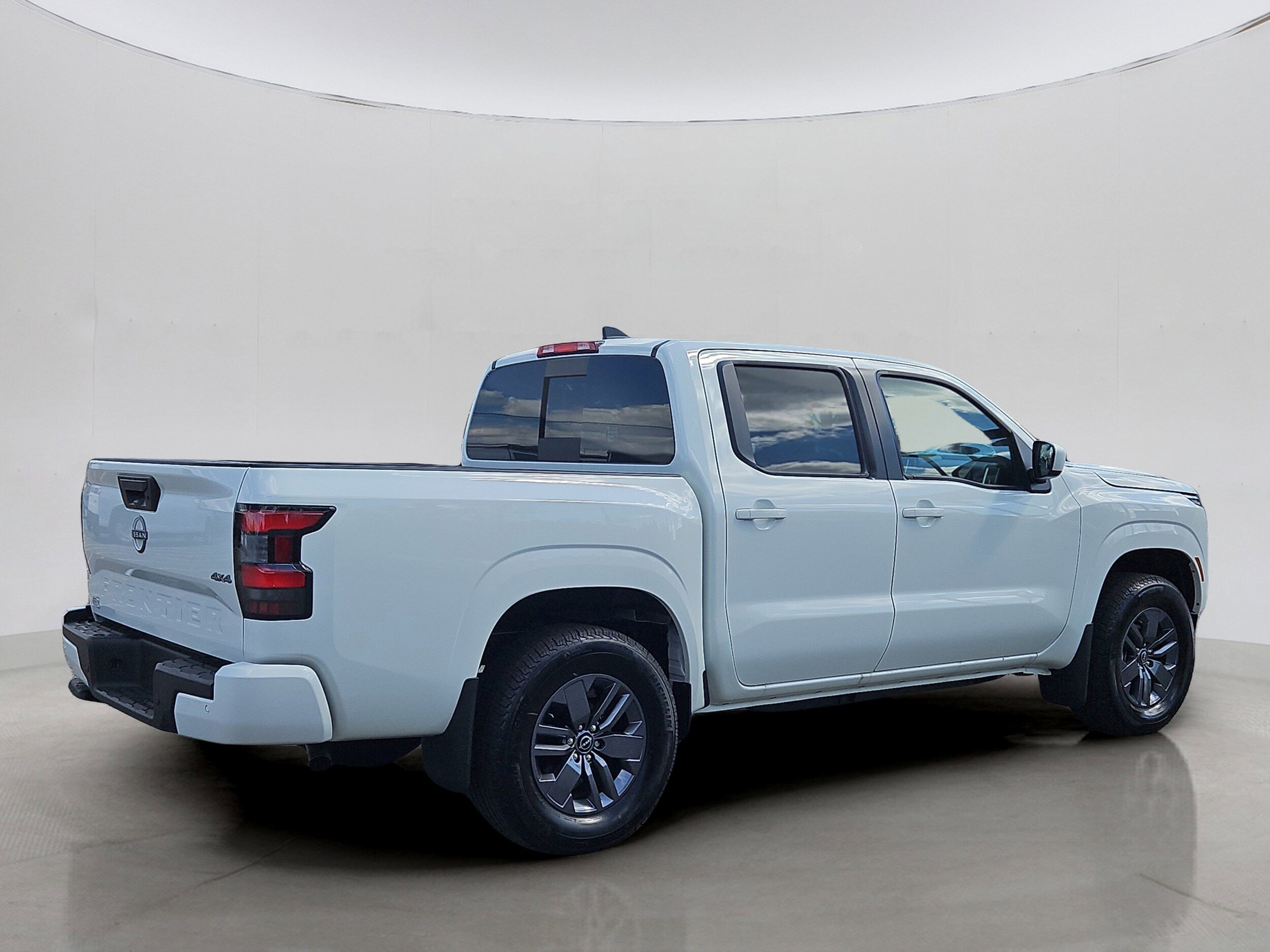2025 Nissan Frontier SV photo 3