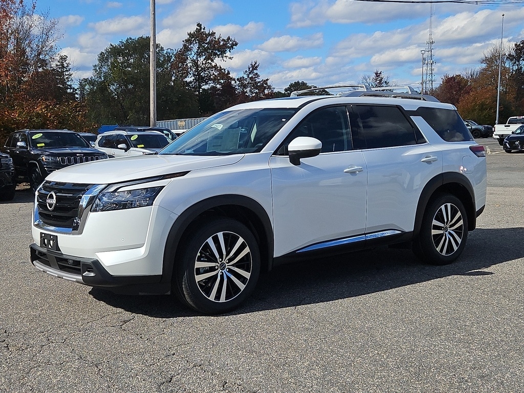 New 2025 Nissan Pathfinder Platinum 4WD SUV