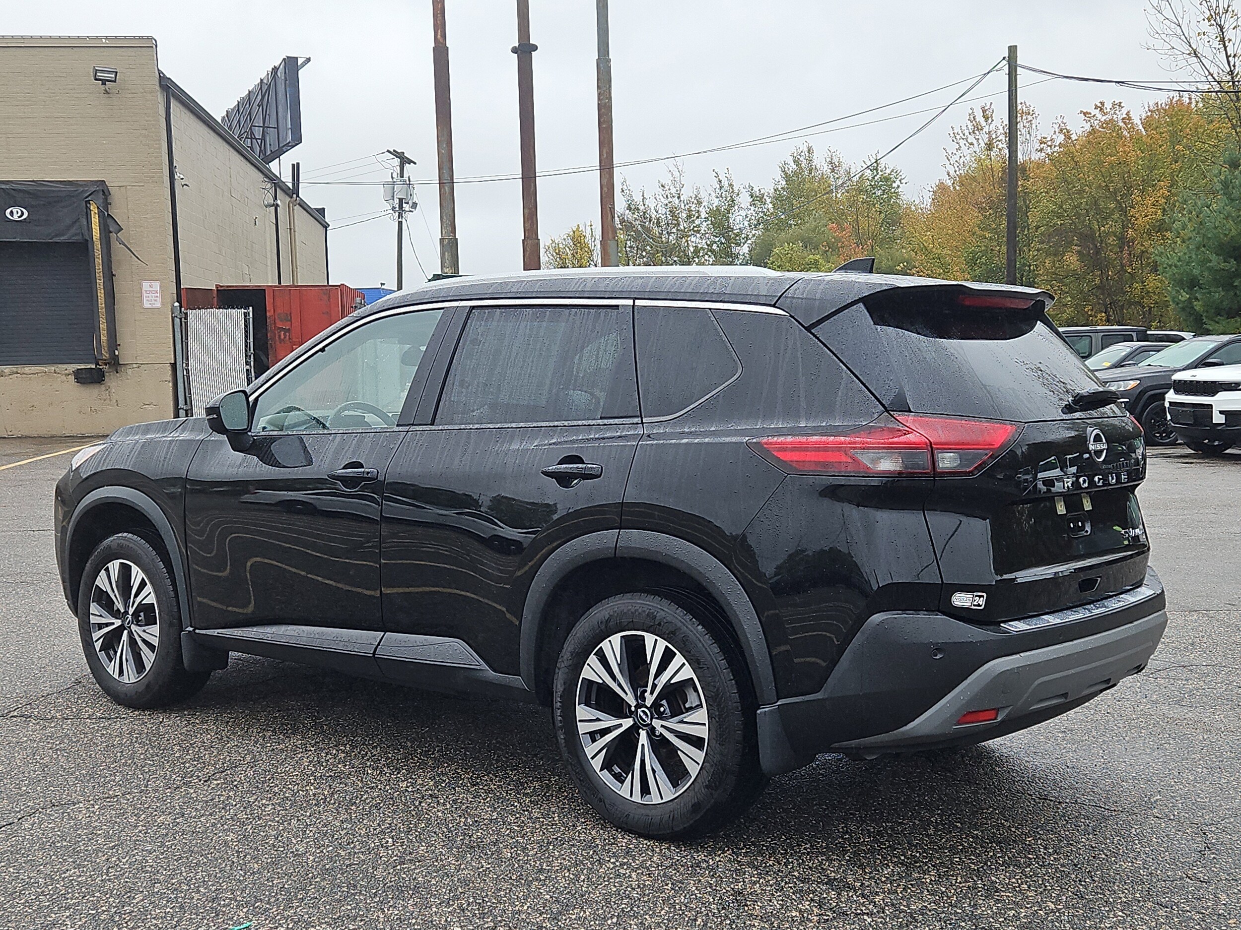 2022 Nissan Rogue SV photo 2