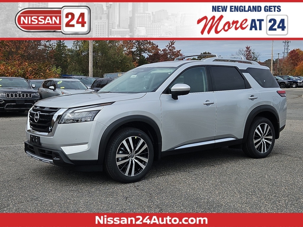 2025 Nissan Pathfinder Platinum's photo