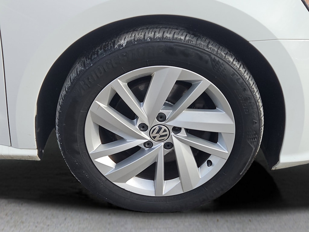 Used 2018 Volkswagen Passat 2.0T SE Sedan