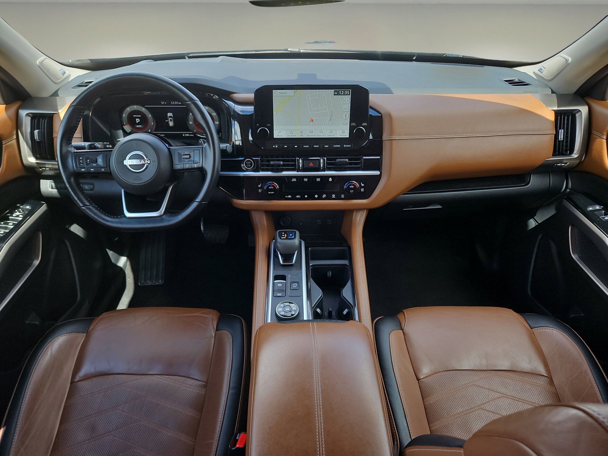 2022 Nissan Pathfinder Platinum photo 2