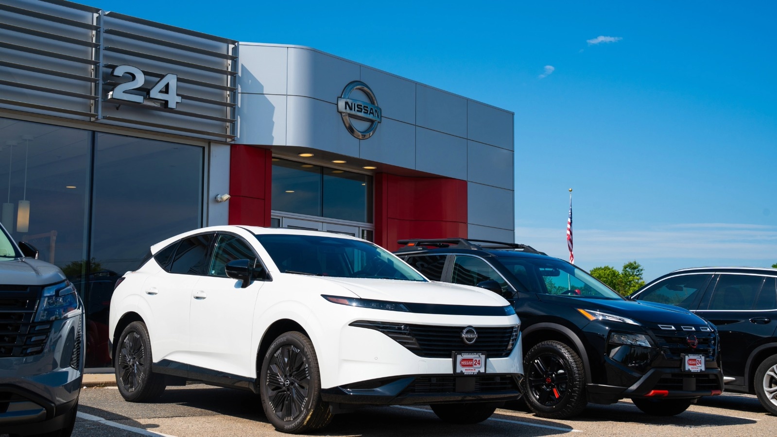 Nissan 24 Exterior
