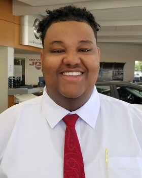 Staff member Raphael Miranda from ID_a1841d82615a