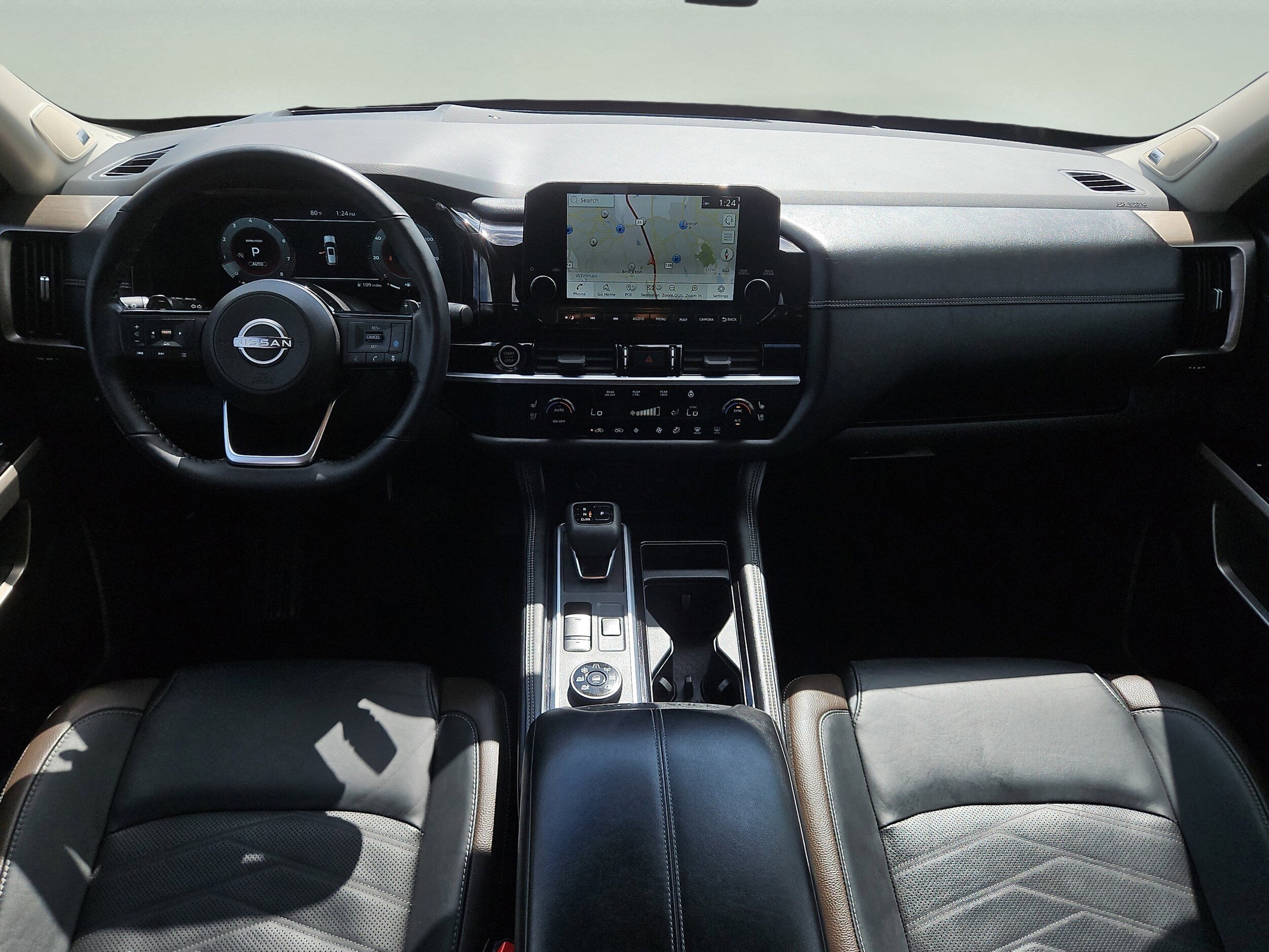 2024 Nissan Pathfinder Platinum photo 2