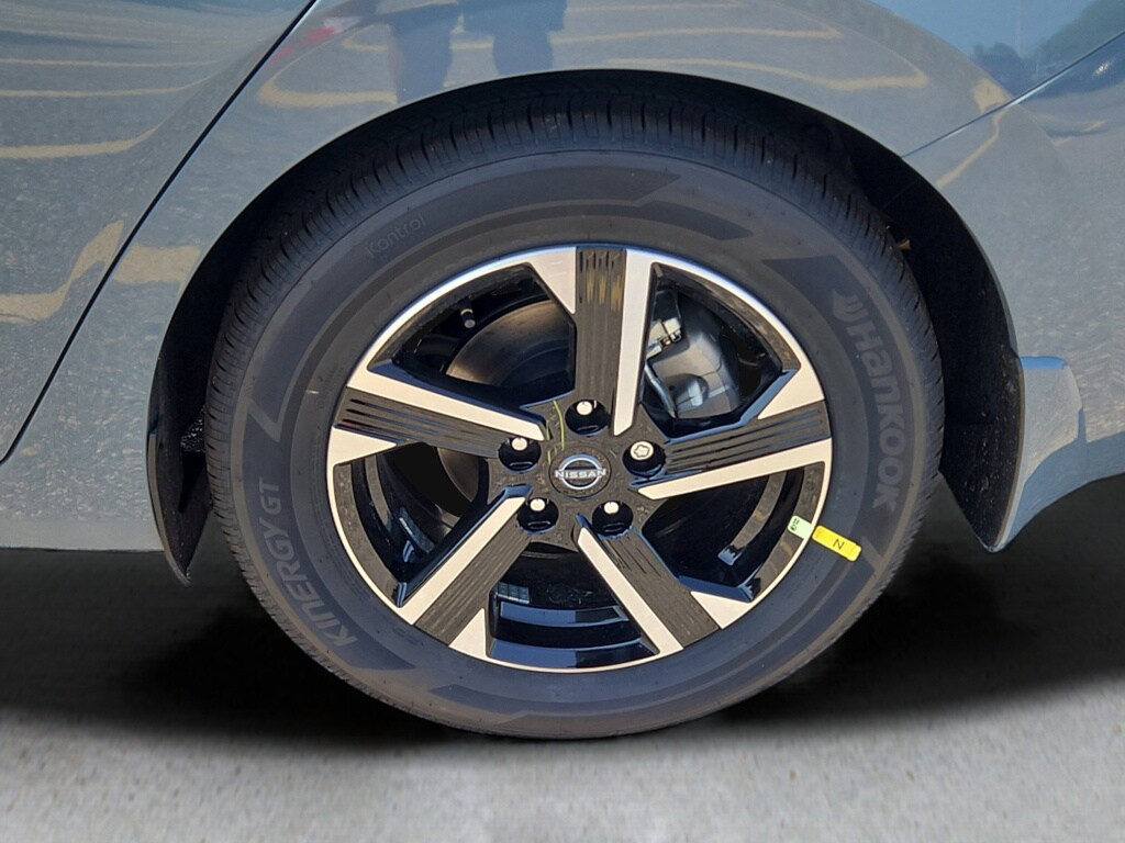 2025 Nissan Sentra SV photo 3