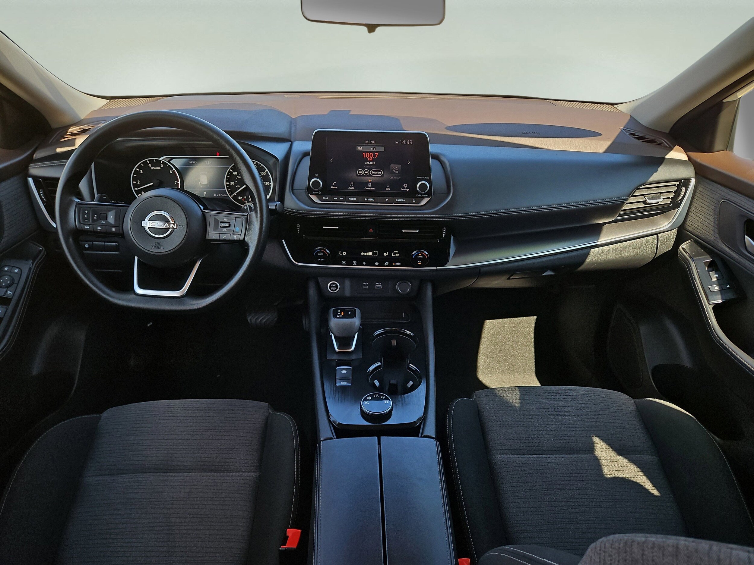 2022 Nissan Rogue SV photo 2