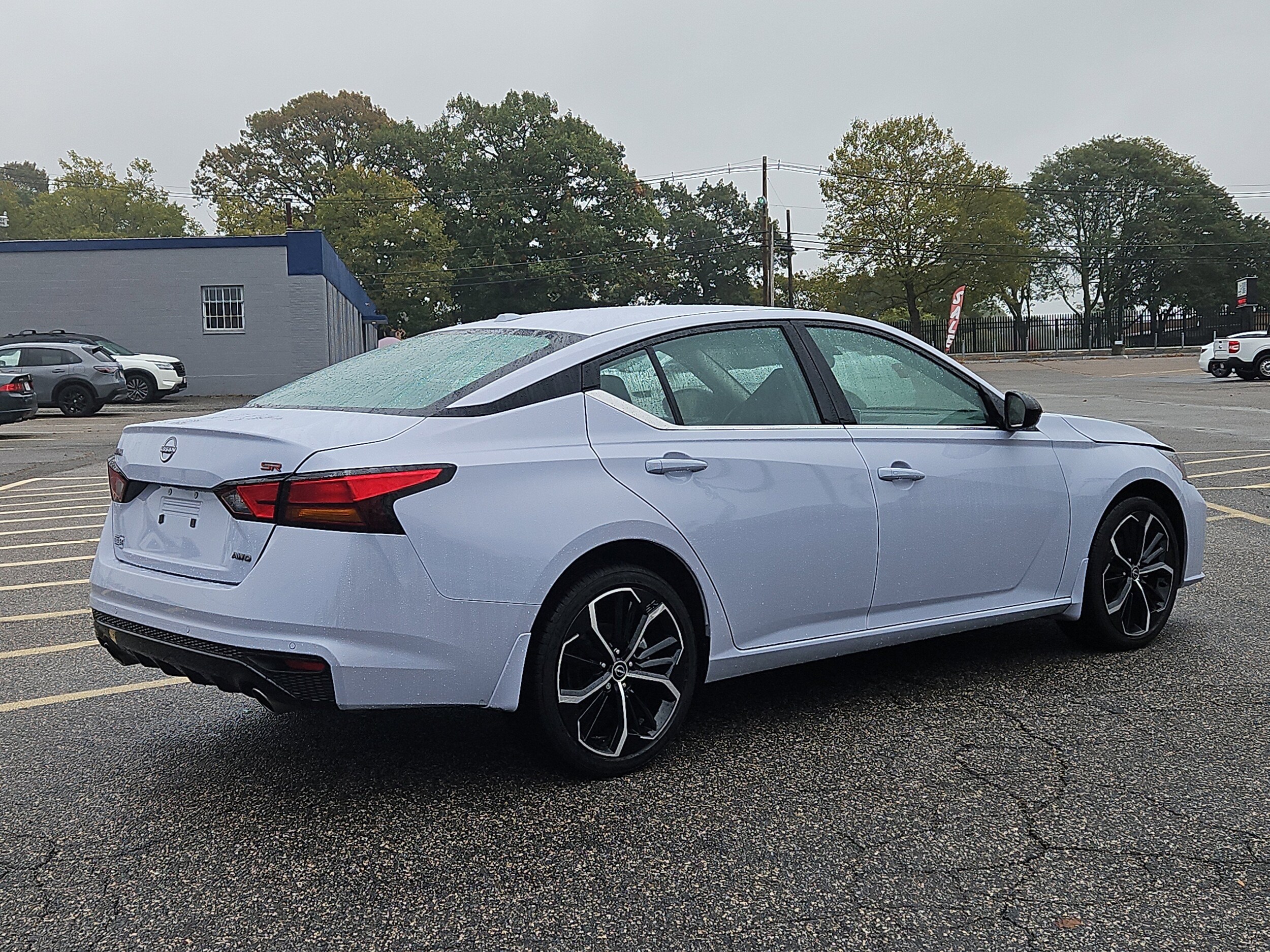 2025 Nissan Altima SR photo 4