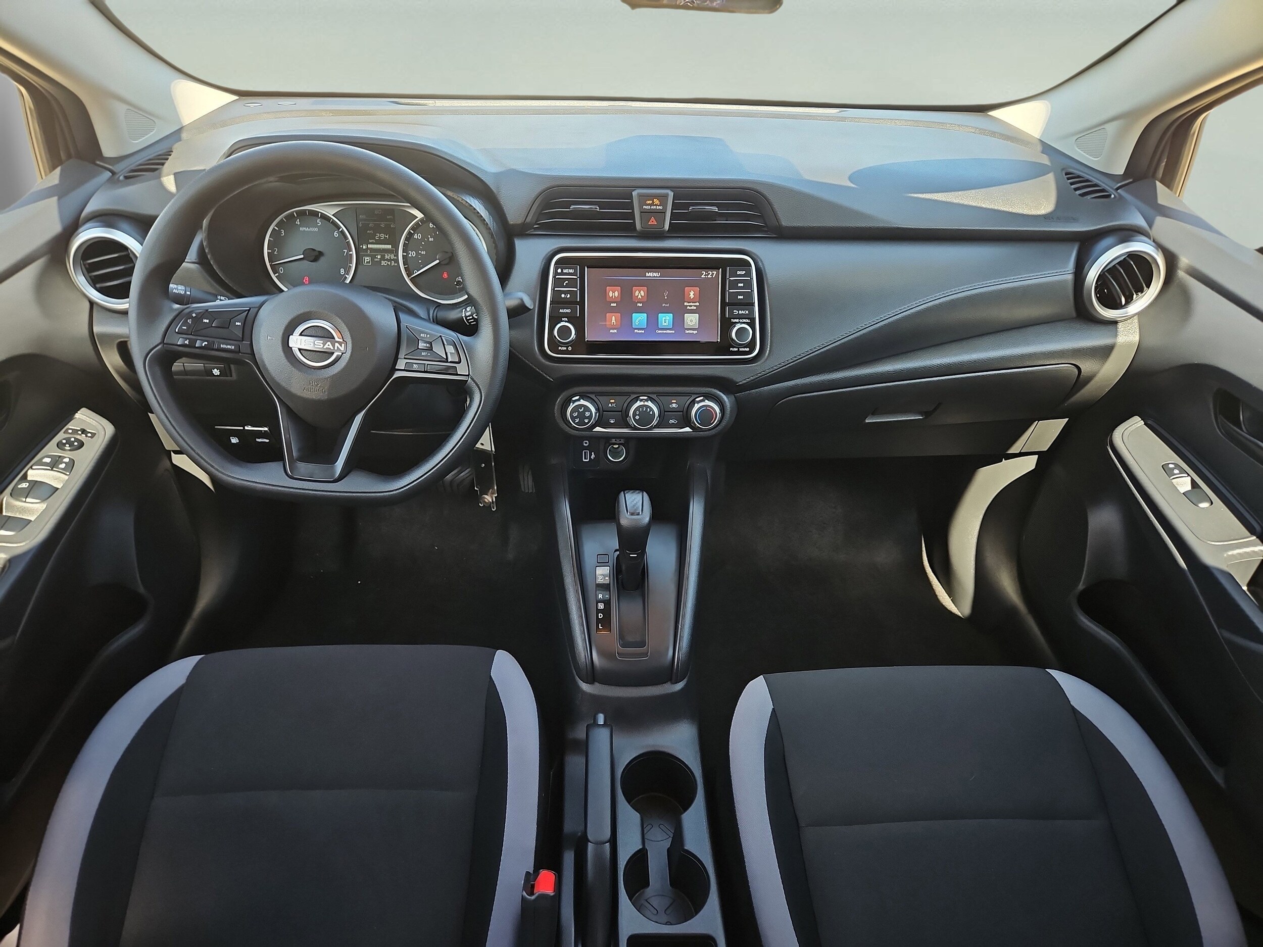 2025 Nissan Versa 1.6 S photo 2