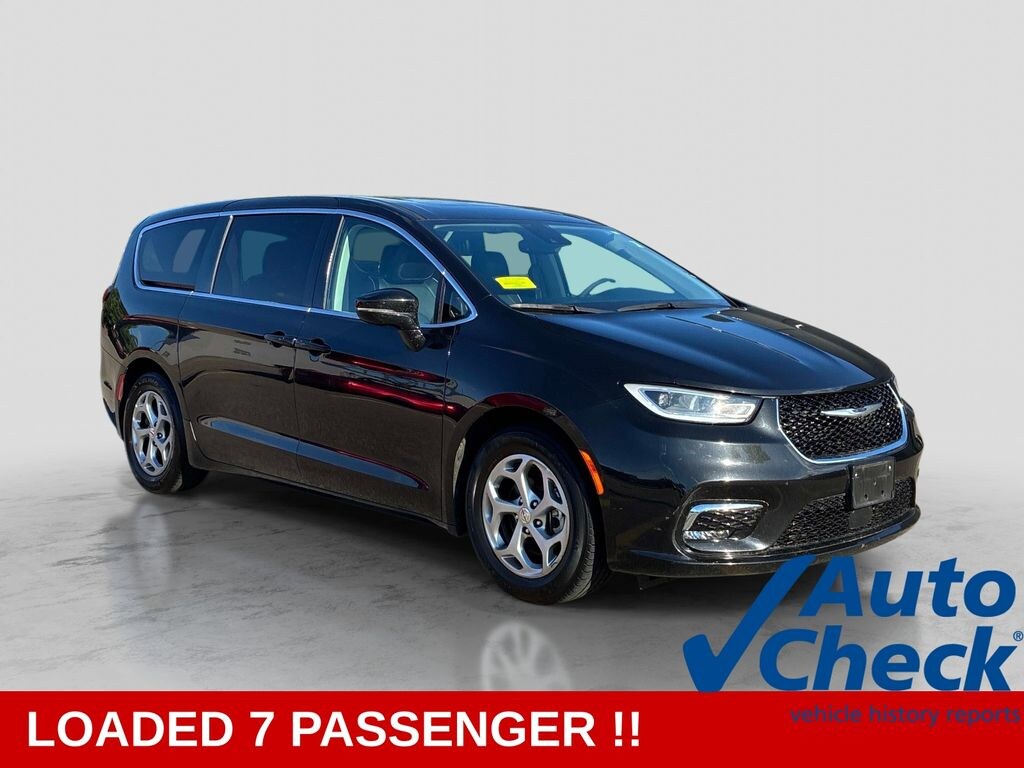 Used 2024 Chrysler Pacifica Limited Minivan/Van