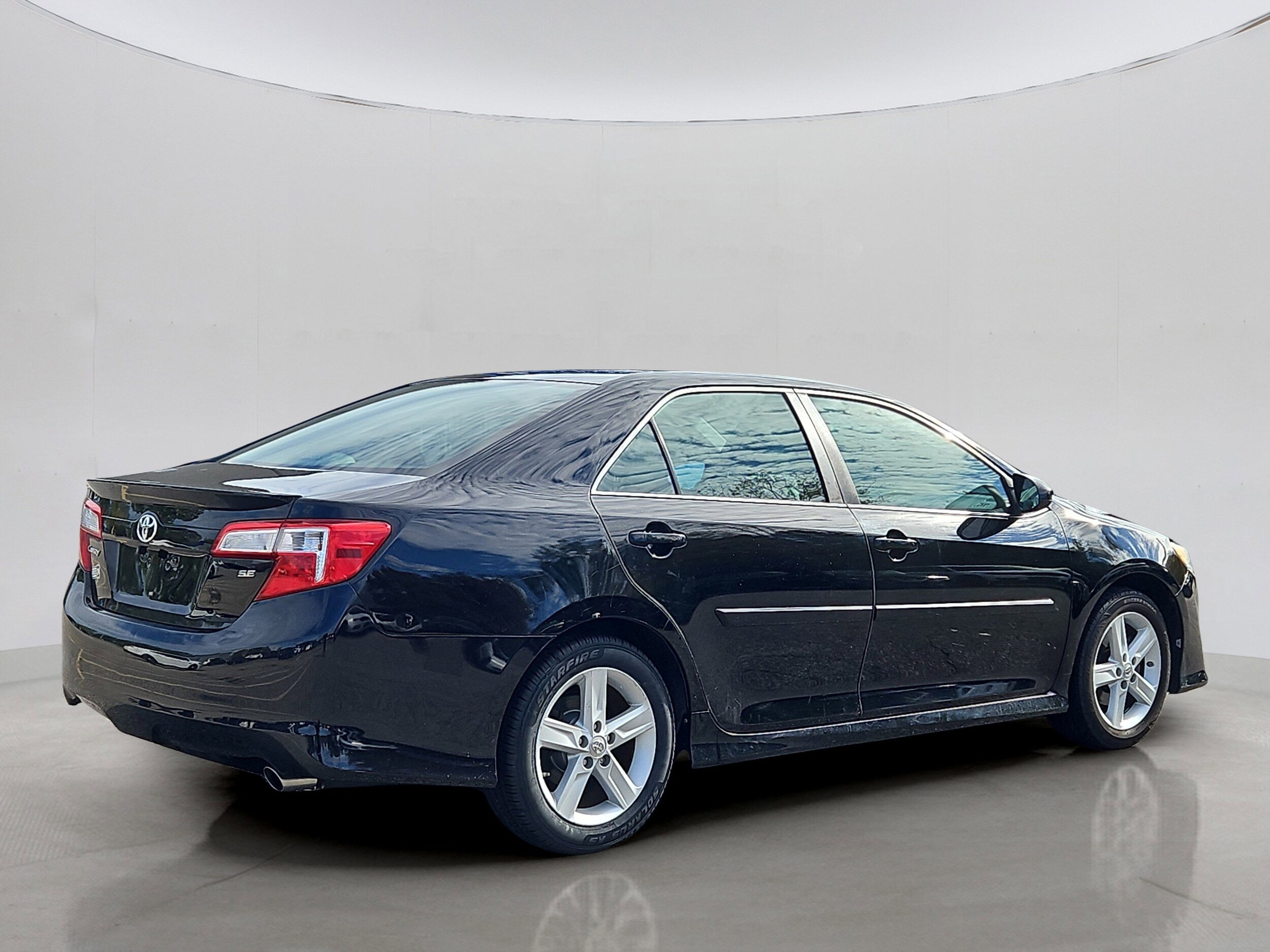 2013 Toyota Camry L photo 3