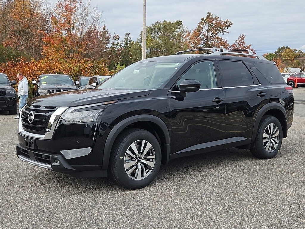New 2025 Nissan Pathfinder SL 4WD