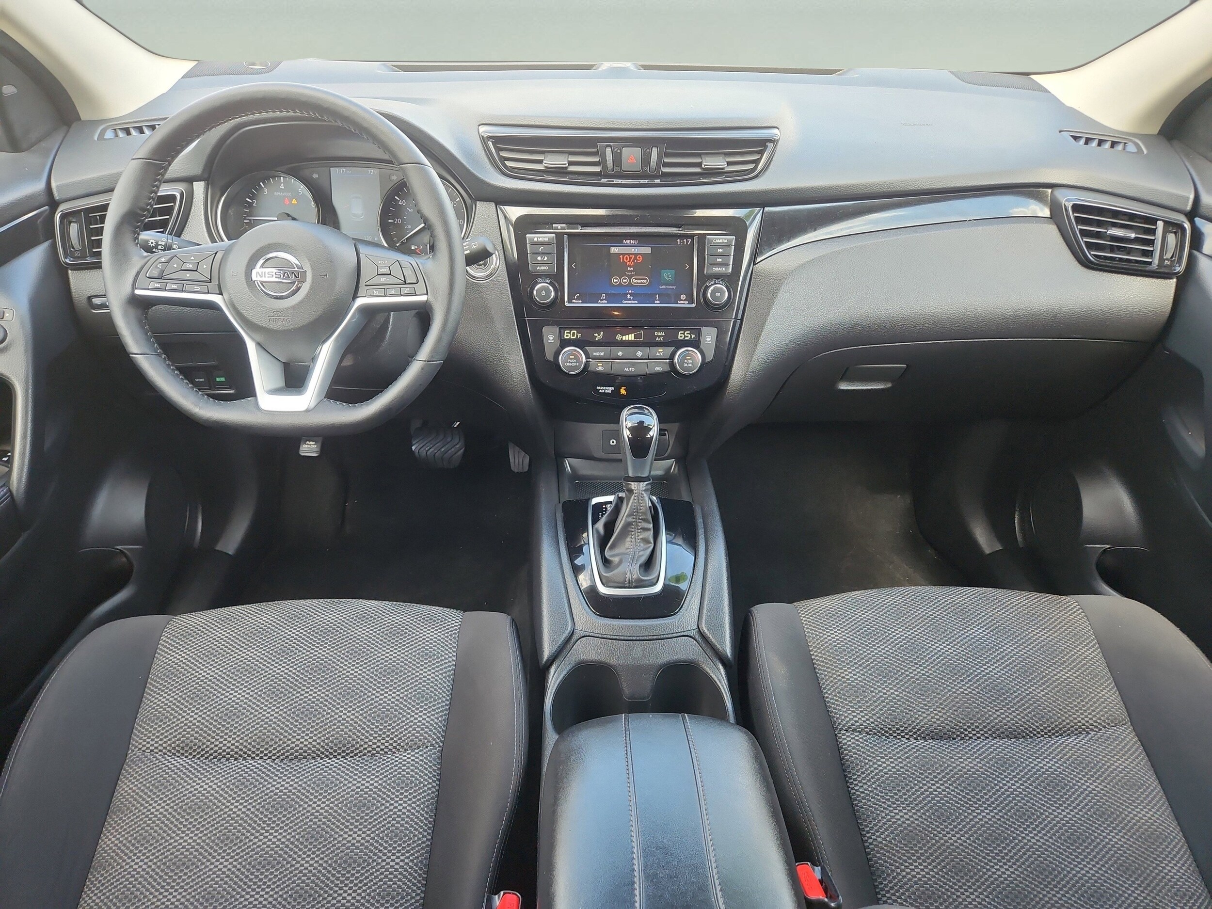 2022 Nissan Rogue Sport SV photo 2
